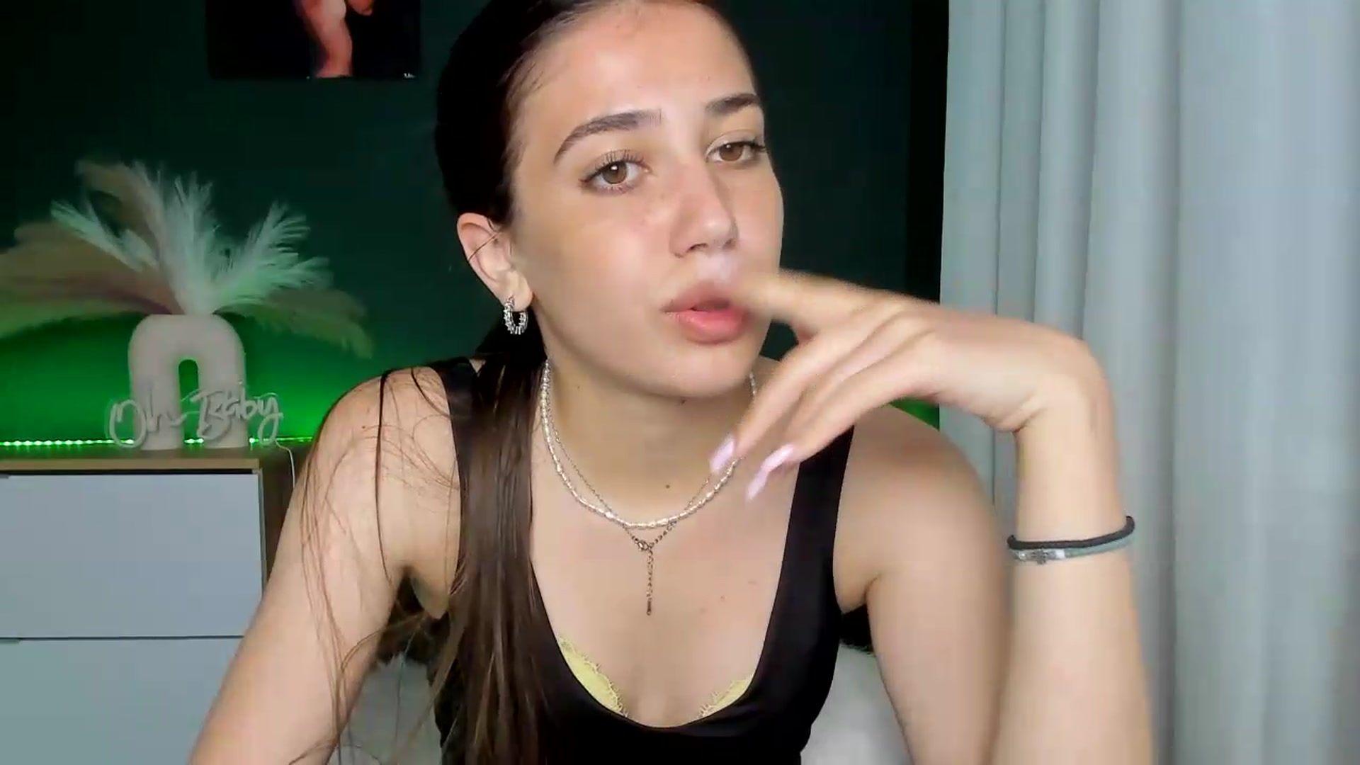 Gallery image thumbnail from AlexaPirs's myfreecams stream on, 06/19/2026, 16:52 image 4 of 20