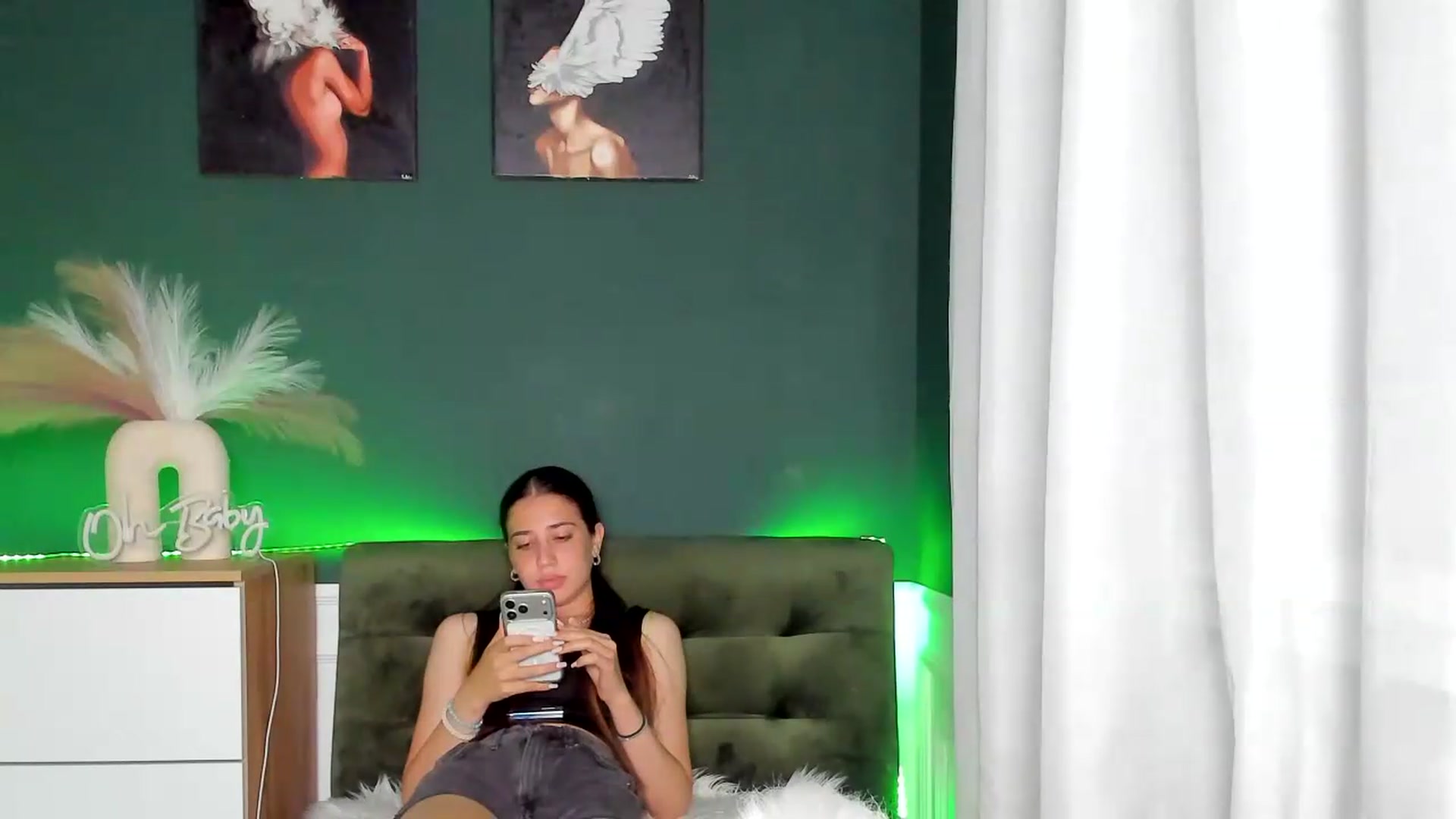 Gallery image thumbnail from AlexaPirs's myfreecams stream on, 06/19/2026, 16:52 image 17 of 20