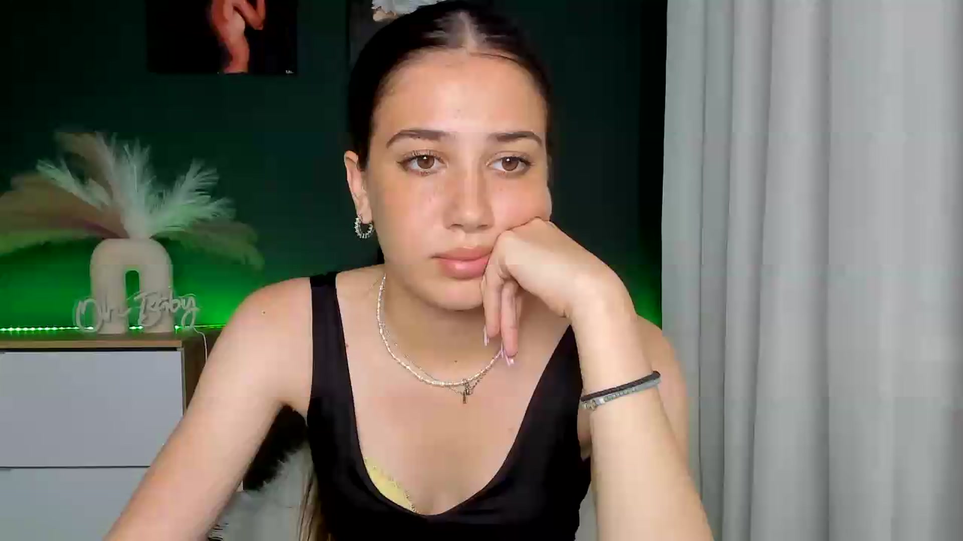Gallery image thumbnail from AlexaPirs's myfreecams stream on, 06/19/2026, 16:52 image 1 of 20