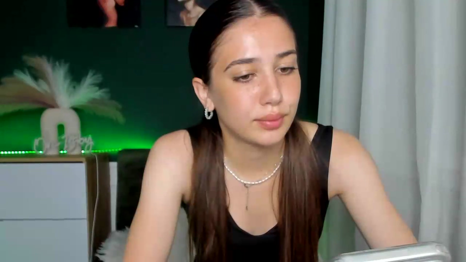 Gallery image thumbnail from AlexaPirs's myfreecams stream on, 06/19/2026, 16:52 image 11 of 20