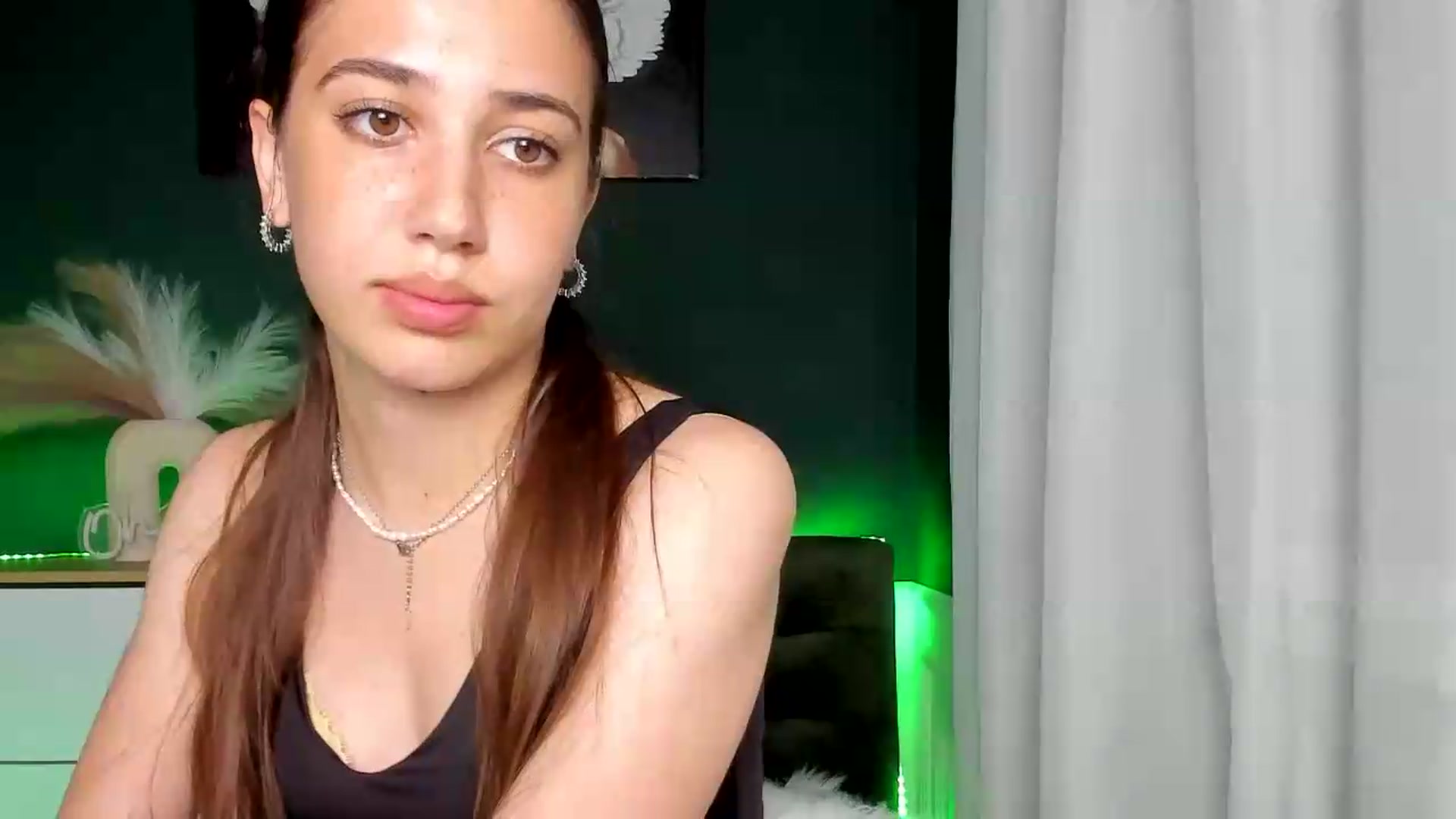 Gallery image thumbnail from AlexaPirs's myfreecams stream on, 06/19/2026, 16:52 image 16 of 20