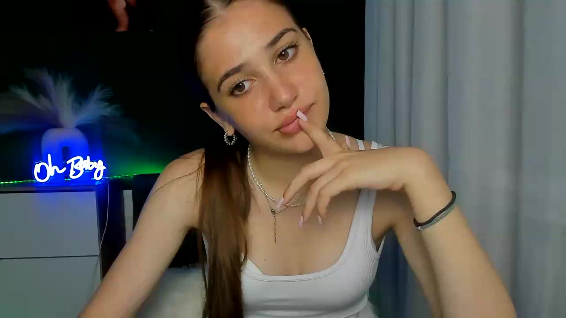 Gallery image thumbnail from AlexaPirs's myfreecams stream on, 06/22/2026, 14:03 image 15 of 20