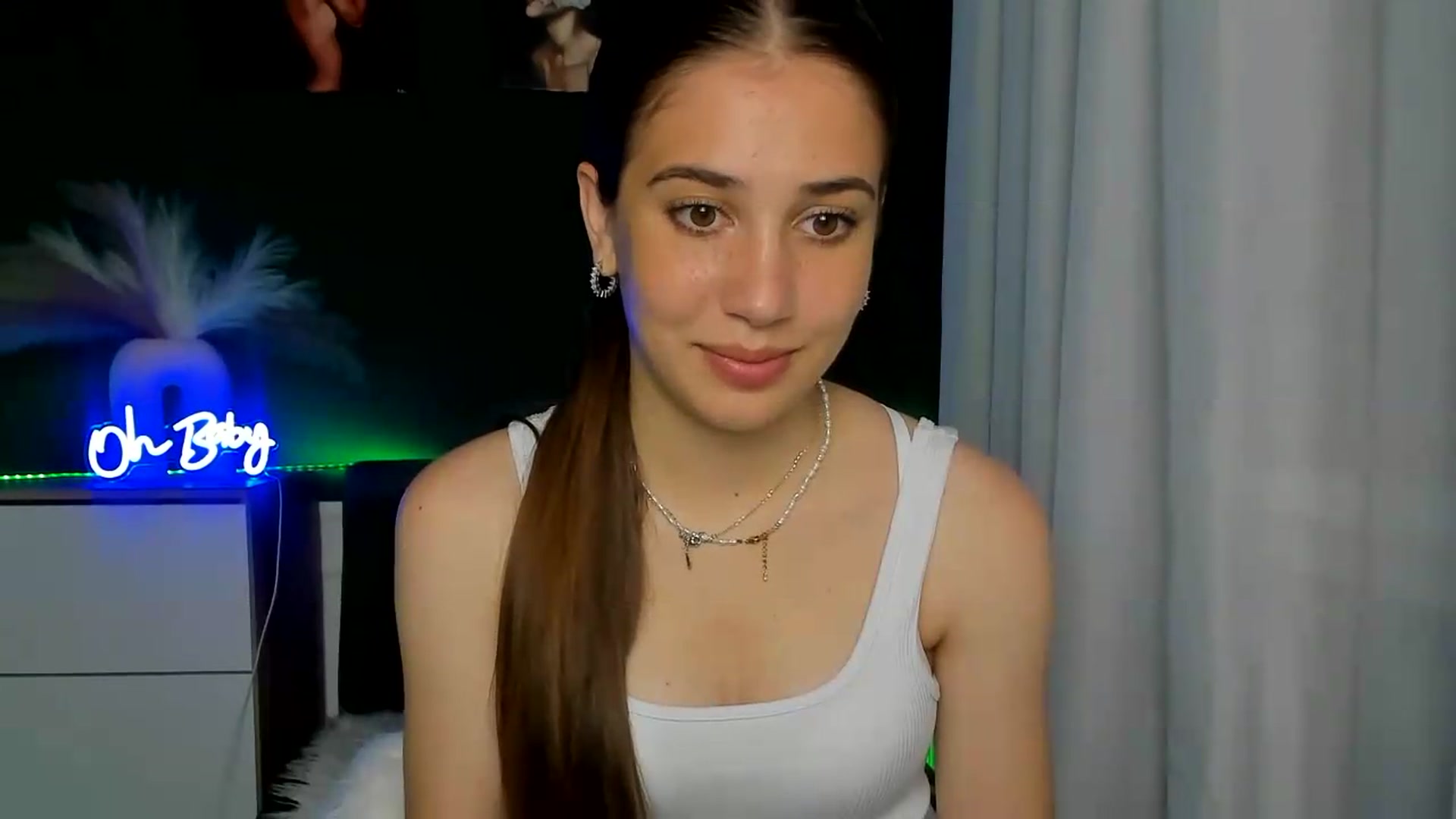 Gallery image thumbnail from AlexaPirs's myfreecams stream on, 06/22/2026, 15:45 image 15 of 20
