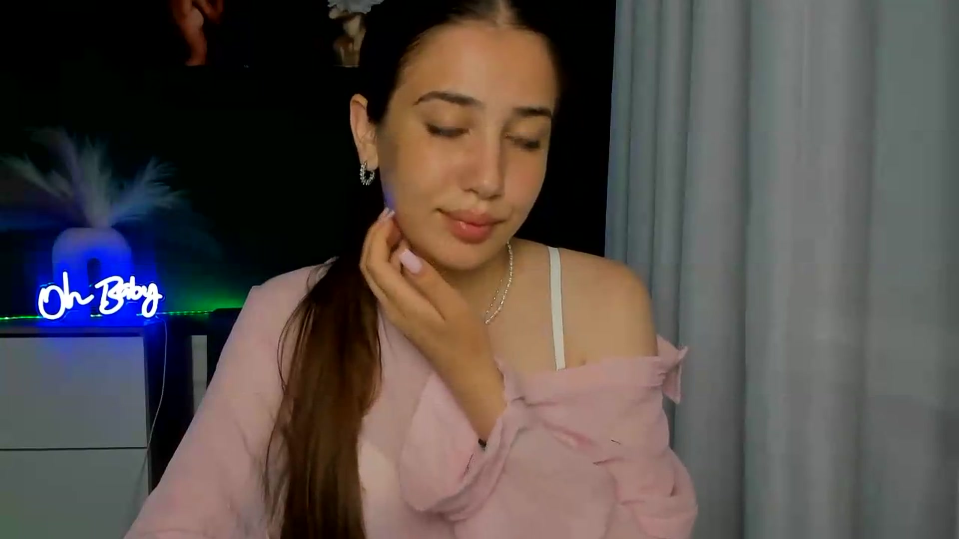 Gallery image thumbnail from AlexaPirs's myfreecams stream on, 06/23/2026, 14:39 image 16 of 20