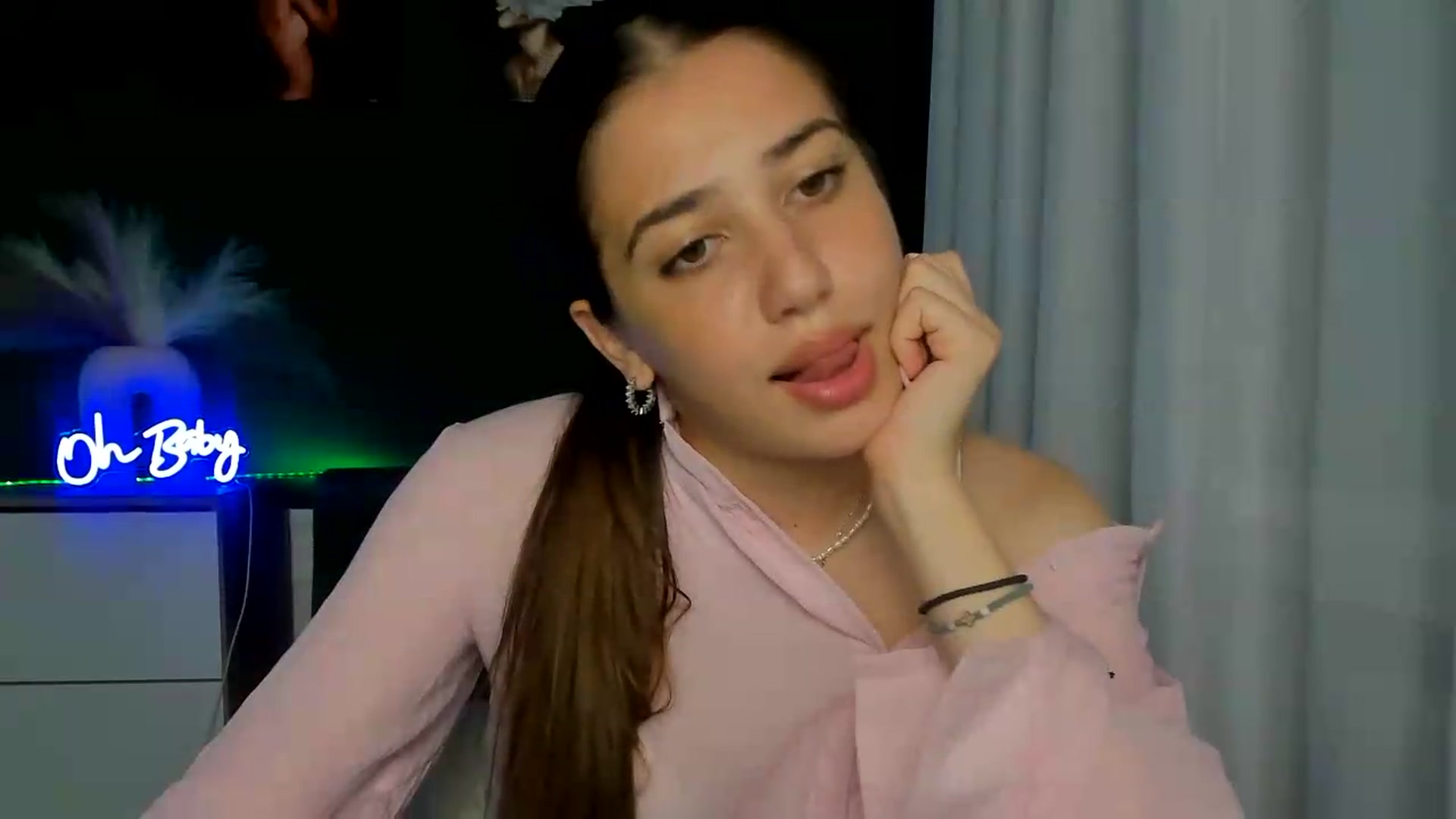 Gallery image thumbnail from AlexaPirs's myfreecams stream on, 06/23/2026, 14:39 image 18 of 20