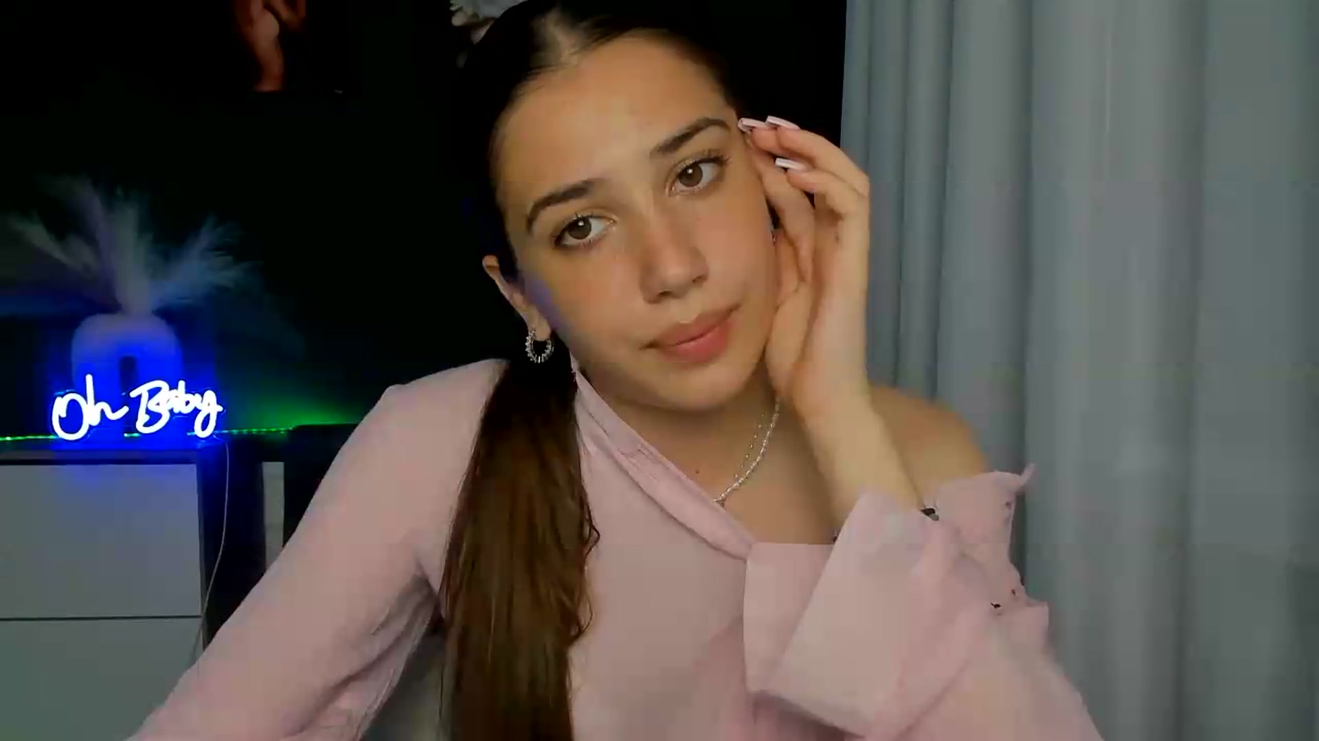 Gallery image thumbnail from AlexaPirs's myfreecams stream on, 06/23/2026, 14:39 image 17 of 20
