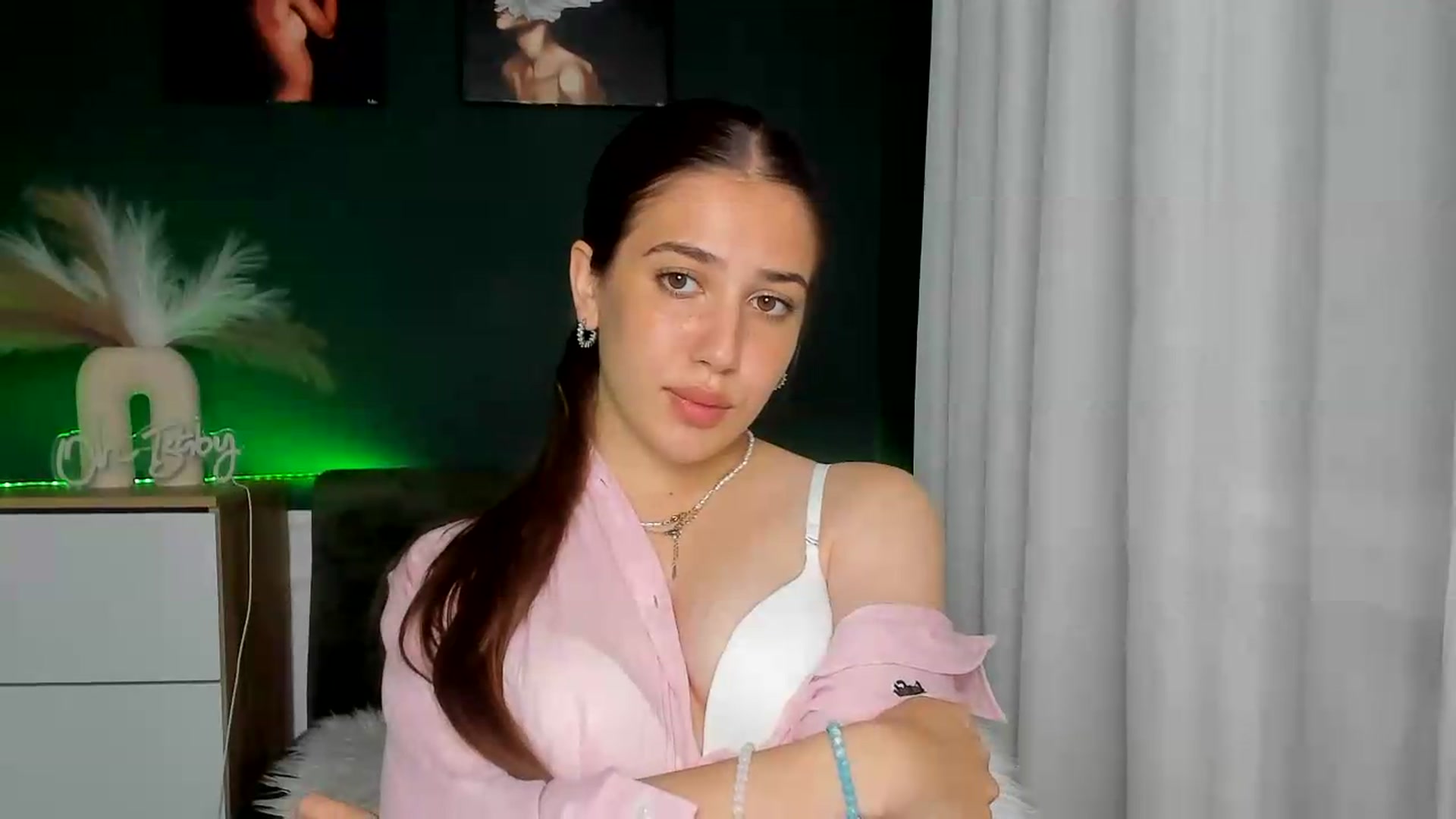 Gallery image thumbnail from AlexaPirs's myfreecams stream on, 06/23/2026, 15:28 image 2 of 20