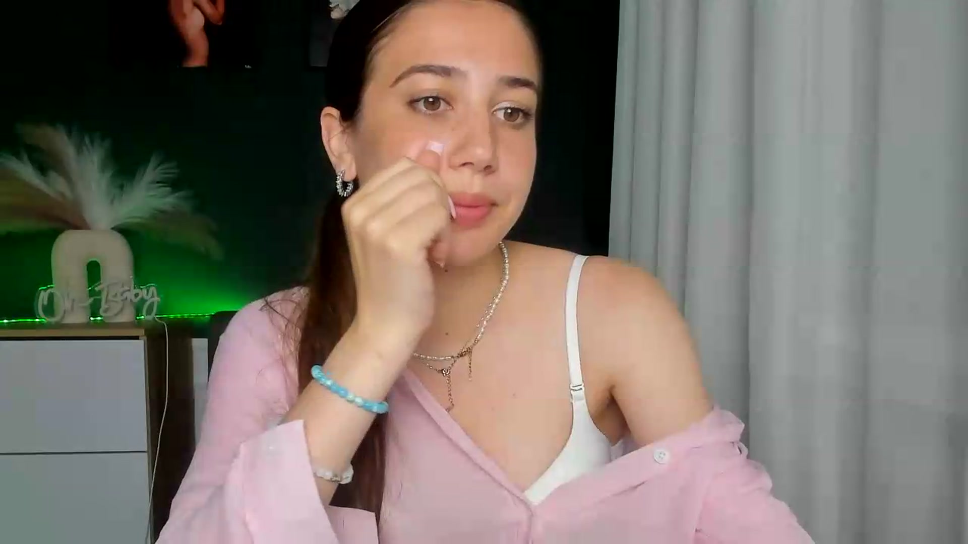 Gallery image thumbnail from AlexaPirs's myfreecams stream on, 06/23/2026, 15:57 image 3 of 20