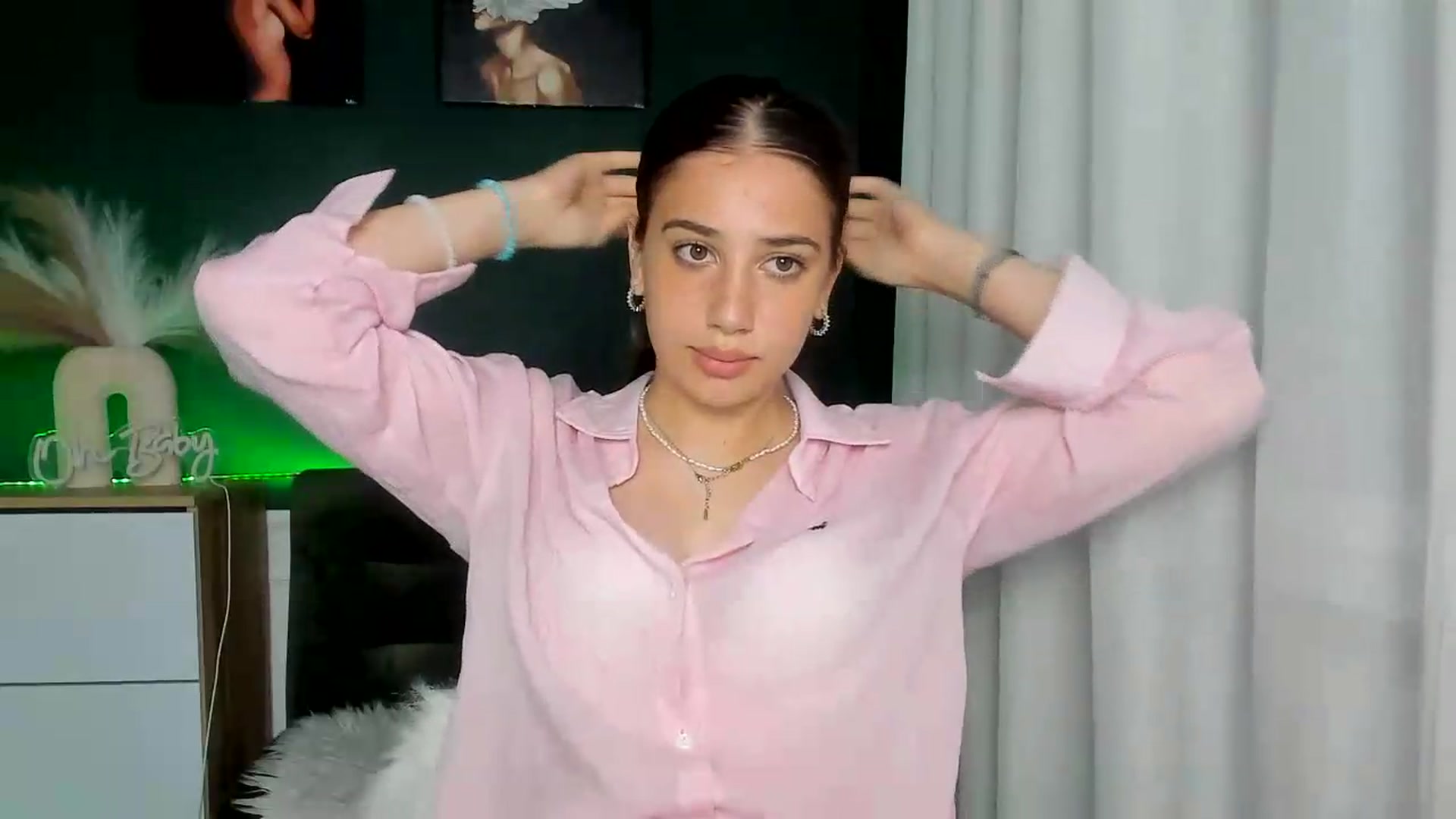 Gallery image thumbnail from AlexaPirs's myfreecams stream on, 06/23/2026, 16:51 image 16 of 20