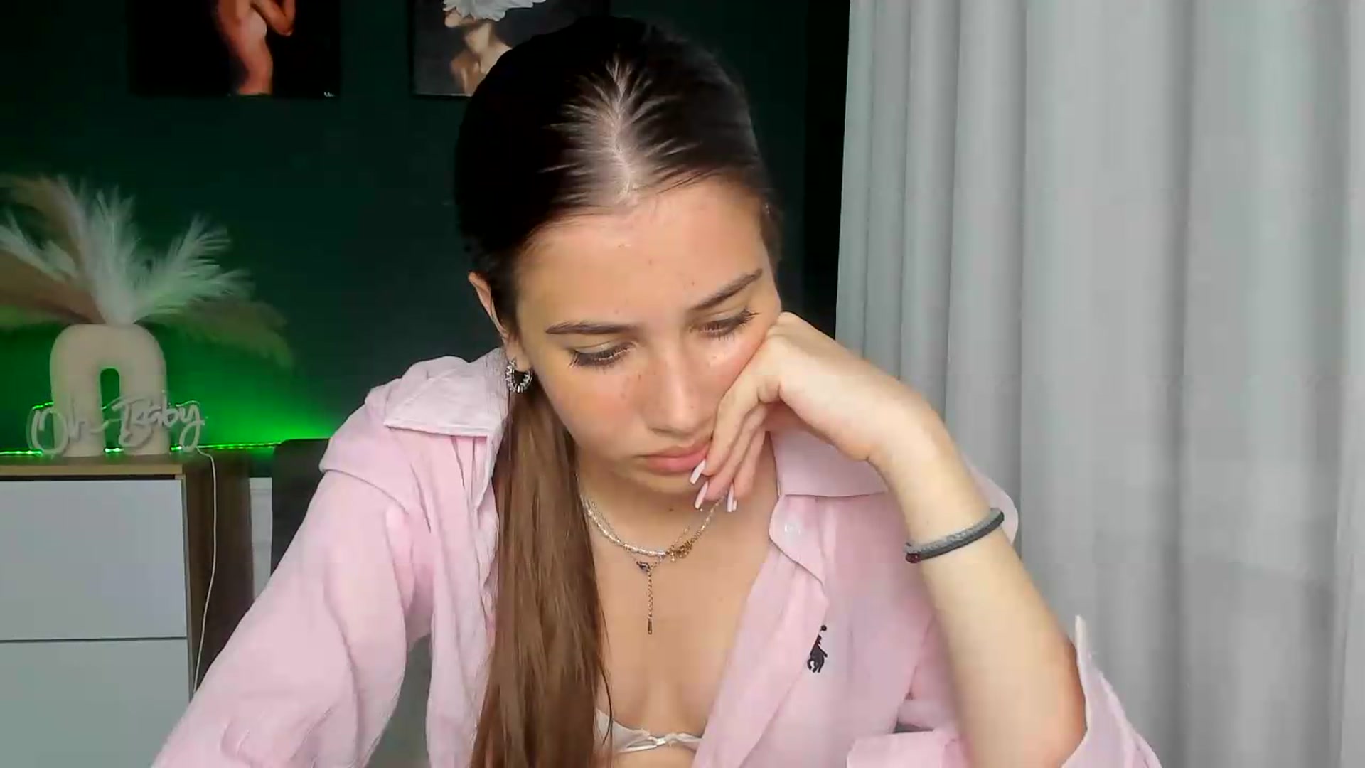 Gallery image thumbnail from AlexaPirs's myfreecams stream on, 06/23/2026, 16:51 image 4 of 20