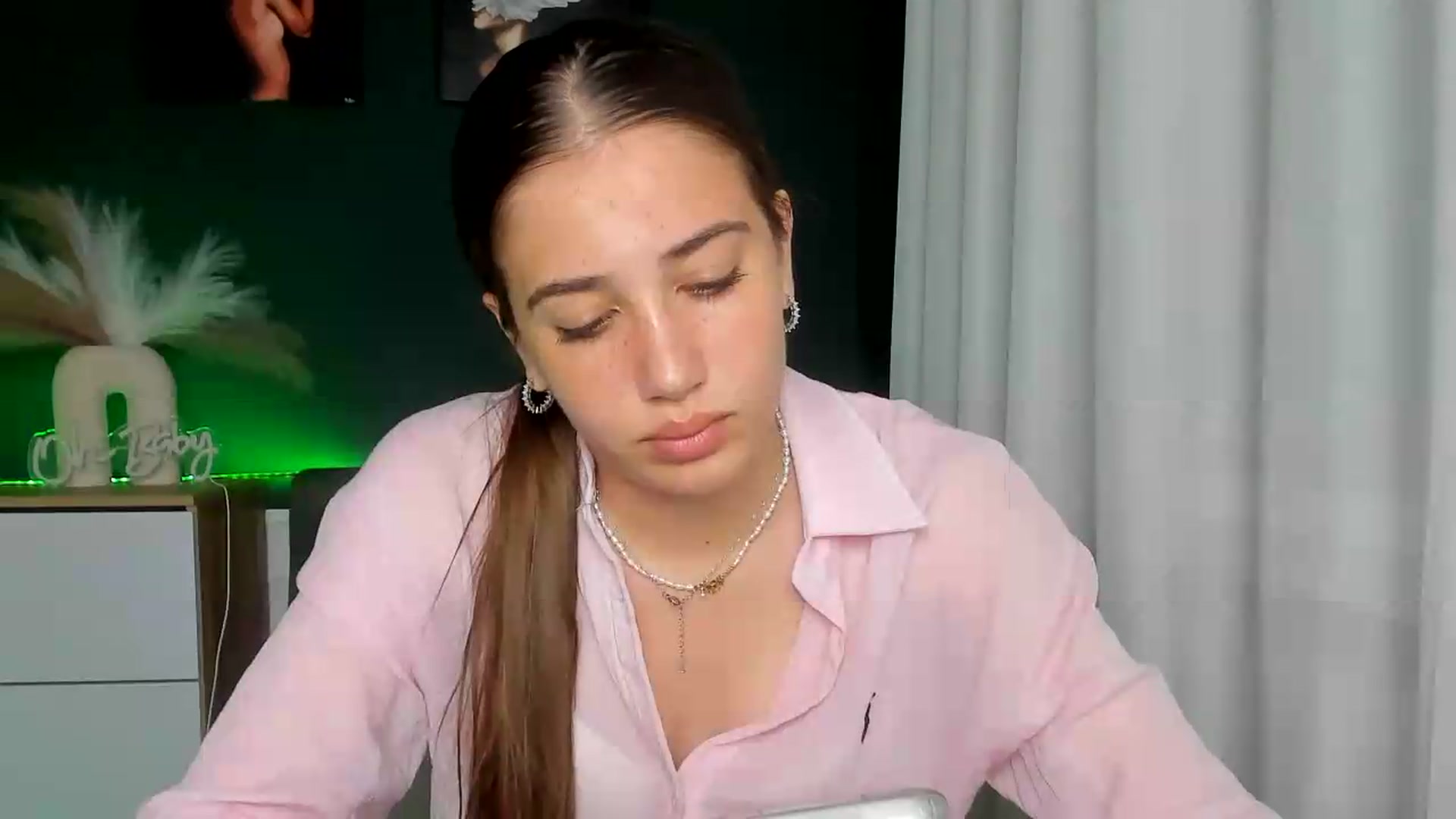 Gallery image thumbnail from AlexaPirs's myfreecams stream on, 06/23/2026, 16:51 image 9 of 20