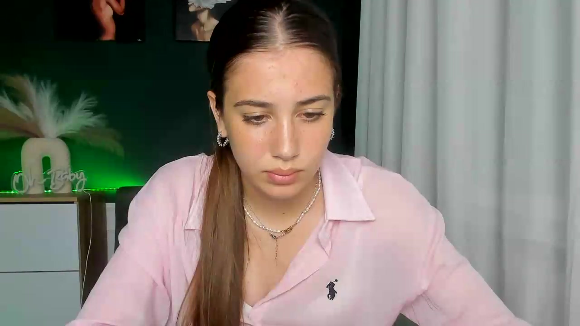 Gallery image thumbnail from AlexaPirs's myfreecams stream on, 06/23/2026, 16:51 image 15 of 20