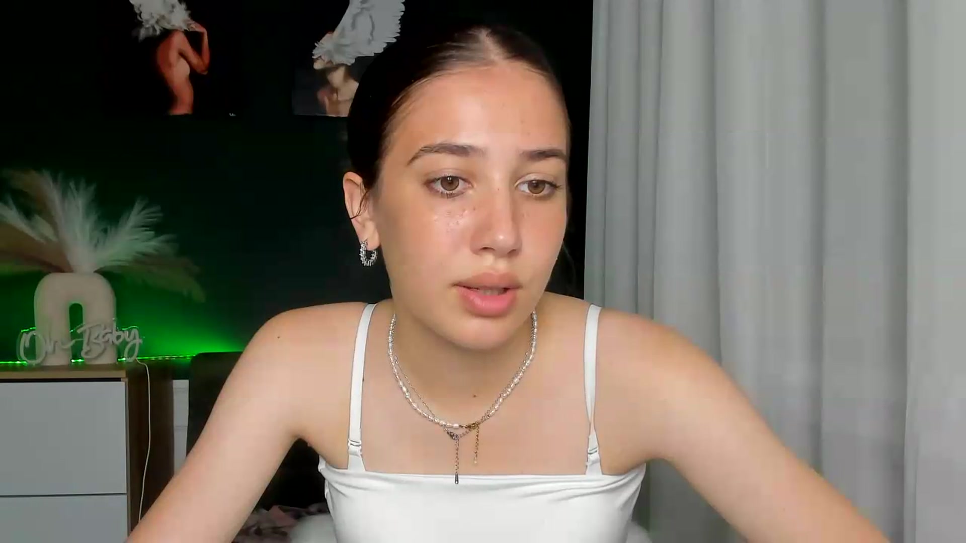 Gallery image thumbnail from AlexaPirs's myfreecams stream on, 06/24/2026, 13:54 image 10 of 20