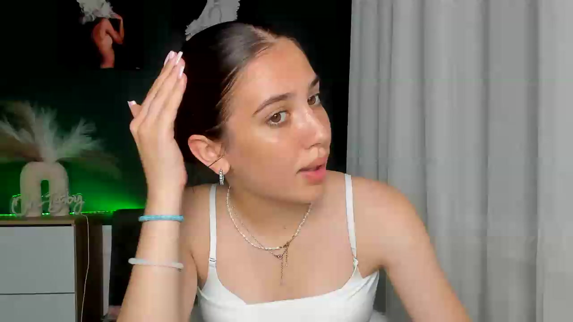 Gallery image thumbnail from AlexaPirs's myfreecams stream on, 06/24/2026, 13:54 image 16 of 20