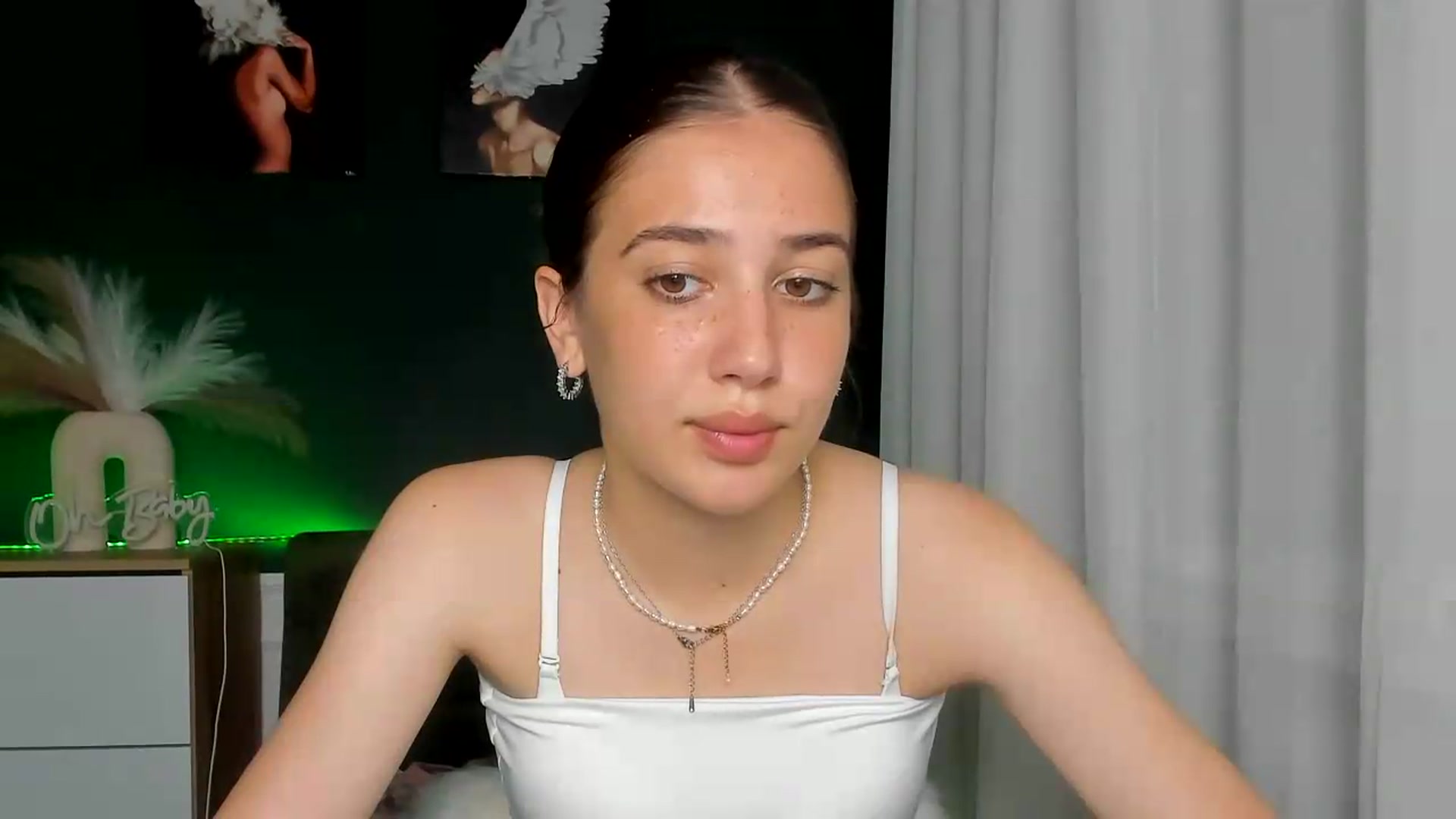 Gallery image thumbnail from AlexaPirs's myfreecams stream on, 06/24/2026, 13:54 image 9 of 20