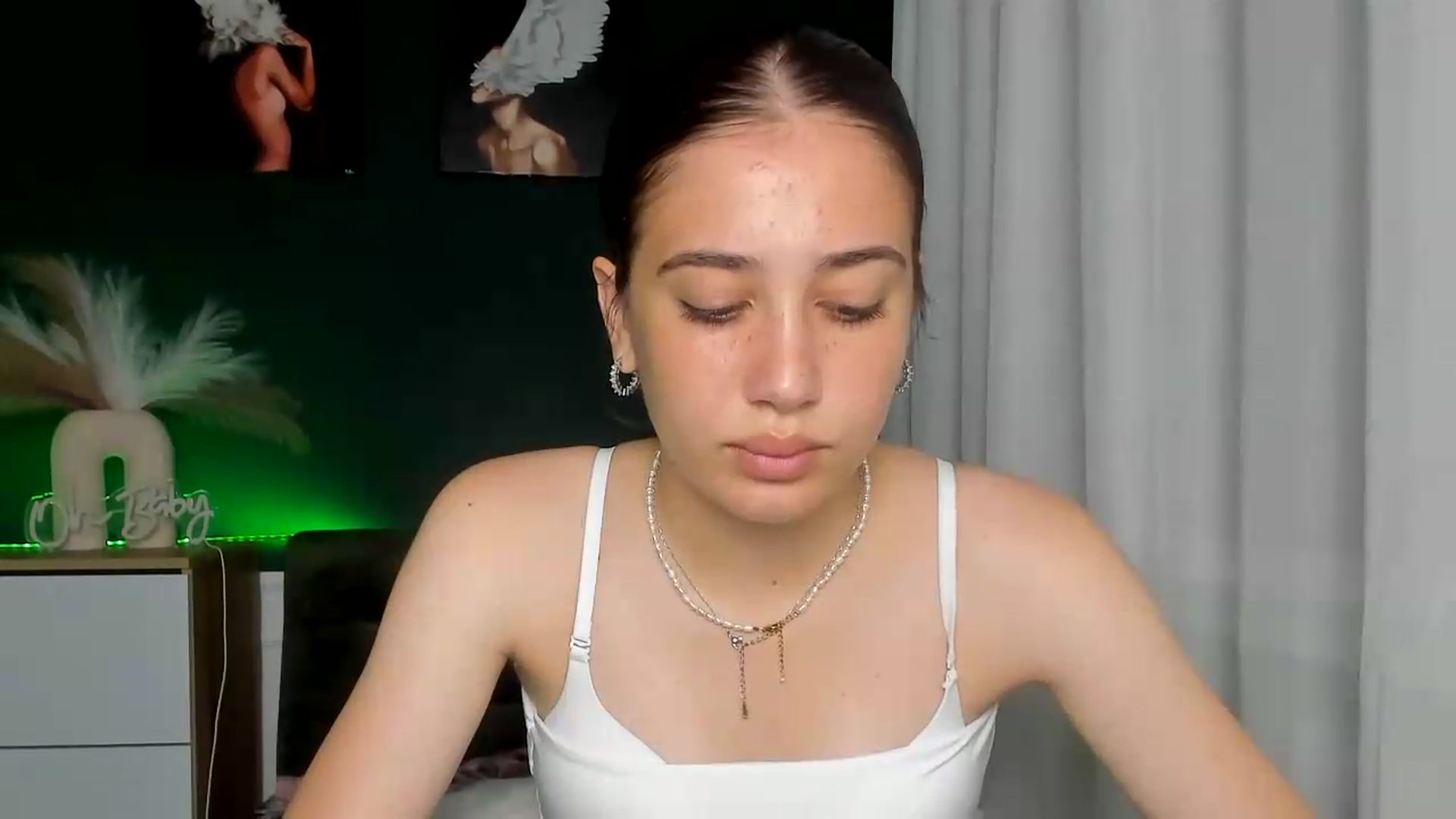 Gallery image thumbnail from AlexaPirs's myfreecams stream on, 06/24/2026, 13:54 image 18 of 20