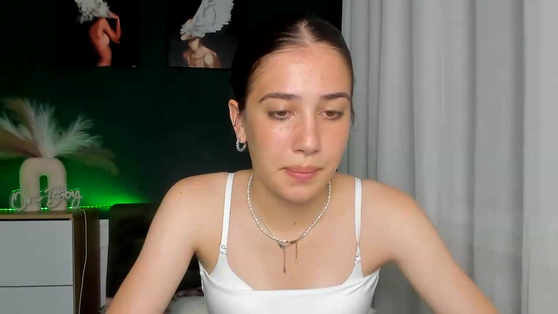Gallery image thumbnail from AlexaPirs's myfreecams stream on, 06/24/2026, 13:54 image 12 of 20