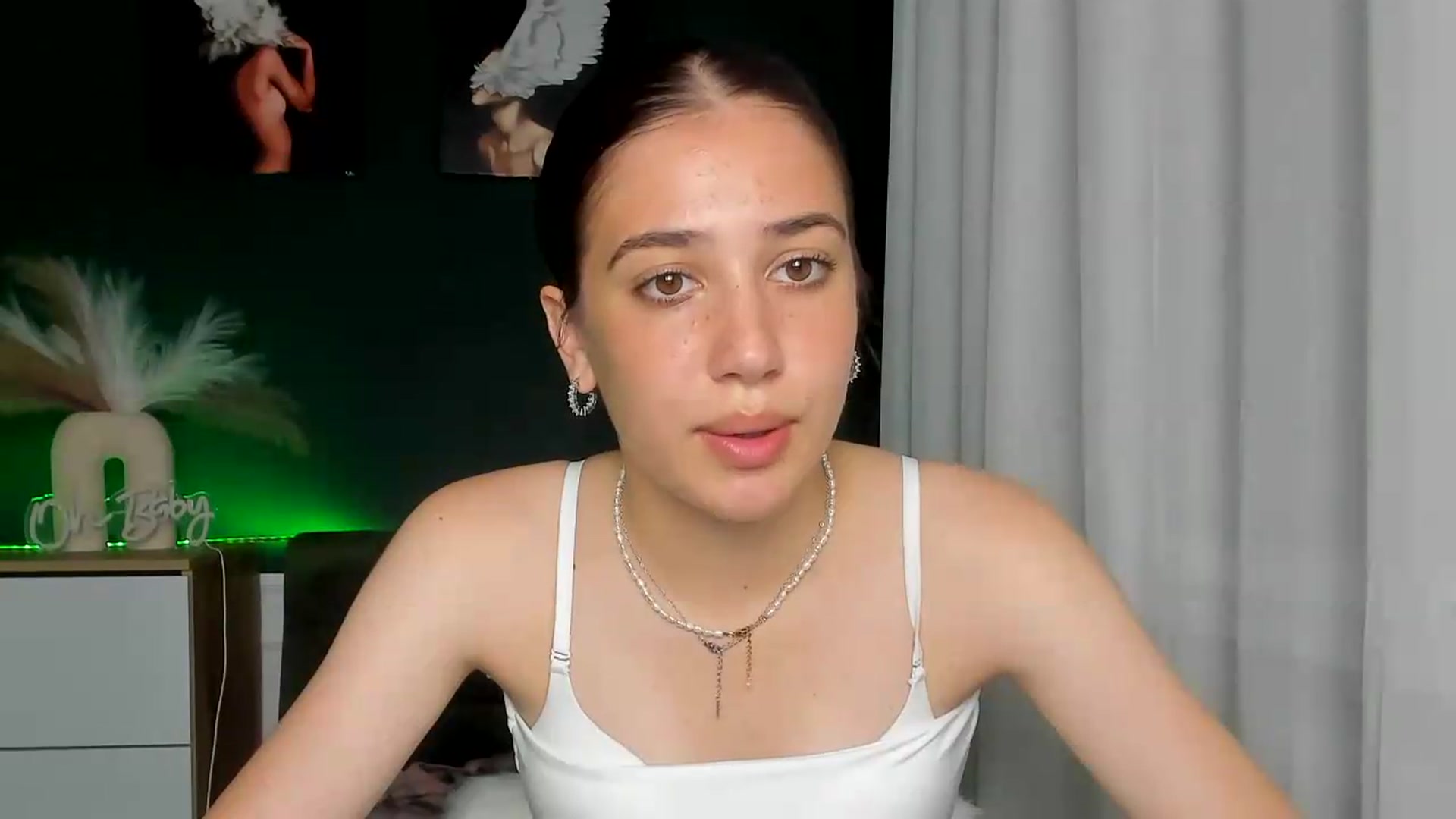 Gallery image thumbnail from AlexaPirs's myfreecams stream on, 06/24/2026, 13:54 image 11 of 20