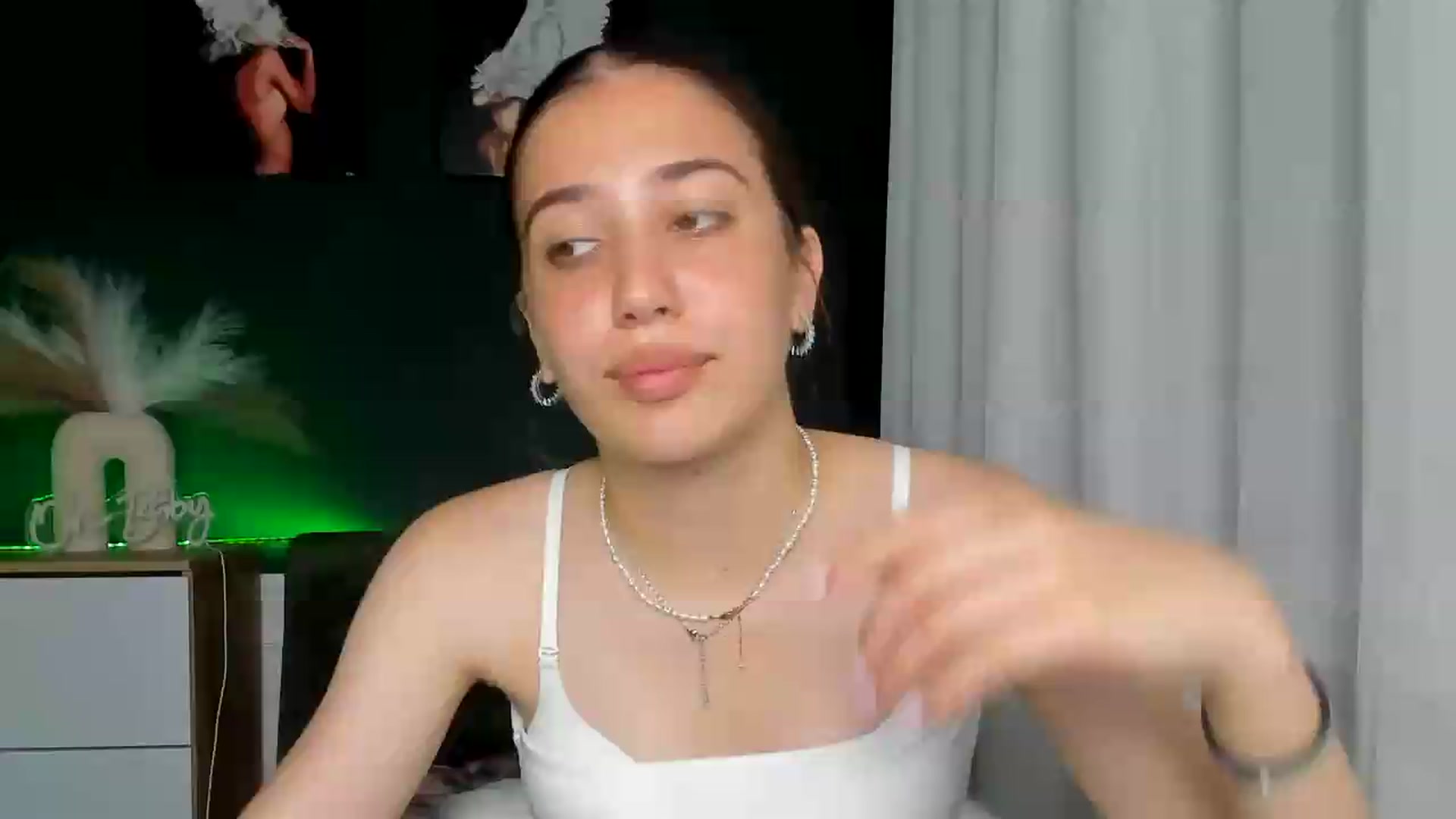Gallery image thumbnail from AlexaPirs's myfreecams stream on, 06/24/2026, 13:54 image 19 of 20