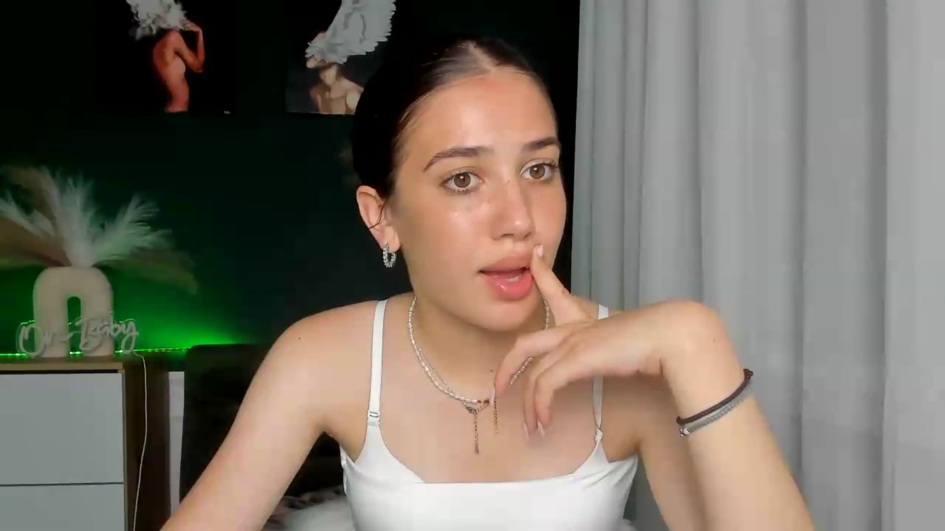 Gallery image thumbnail from AlexaPirs's myfreecams stream on, 06/24/2026, 13:54 image 13 of 20