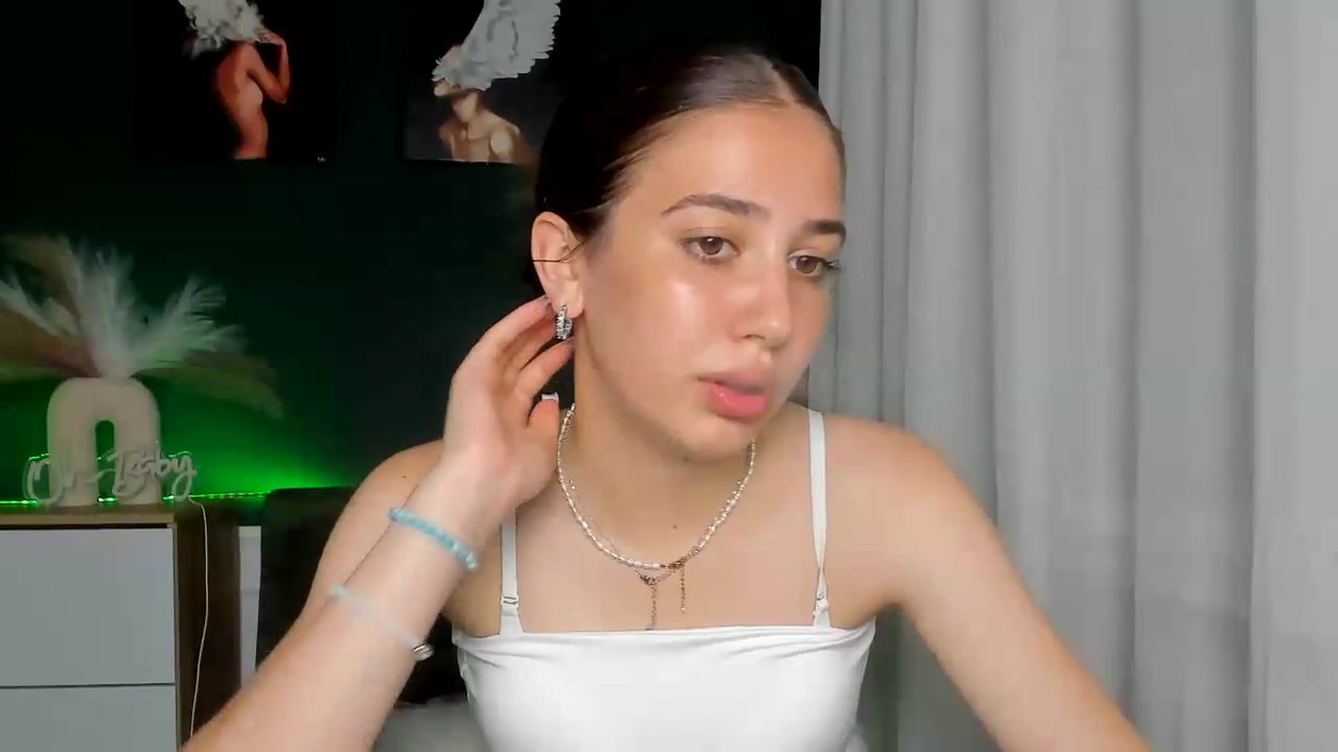 Gallery image thumbnail from AlexaPirs's myfreecams stream on, 06/24/2026, 13:54 image 8 of 20