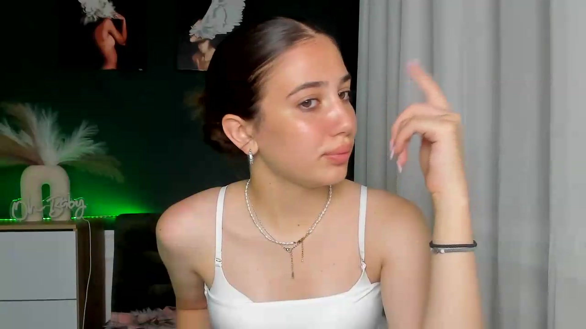 Gallery image thumbnail from AlexaPirs's myfreecams stream on, 06/24/2026, 13:54 image 17 of 20