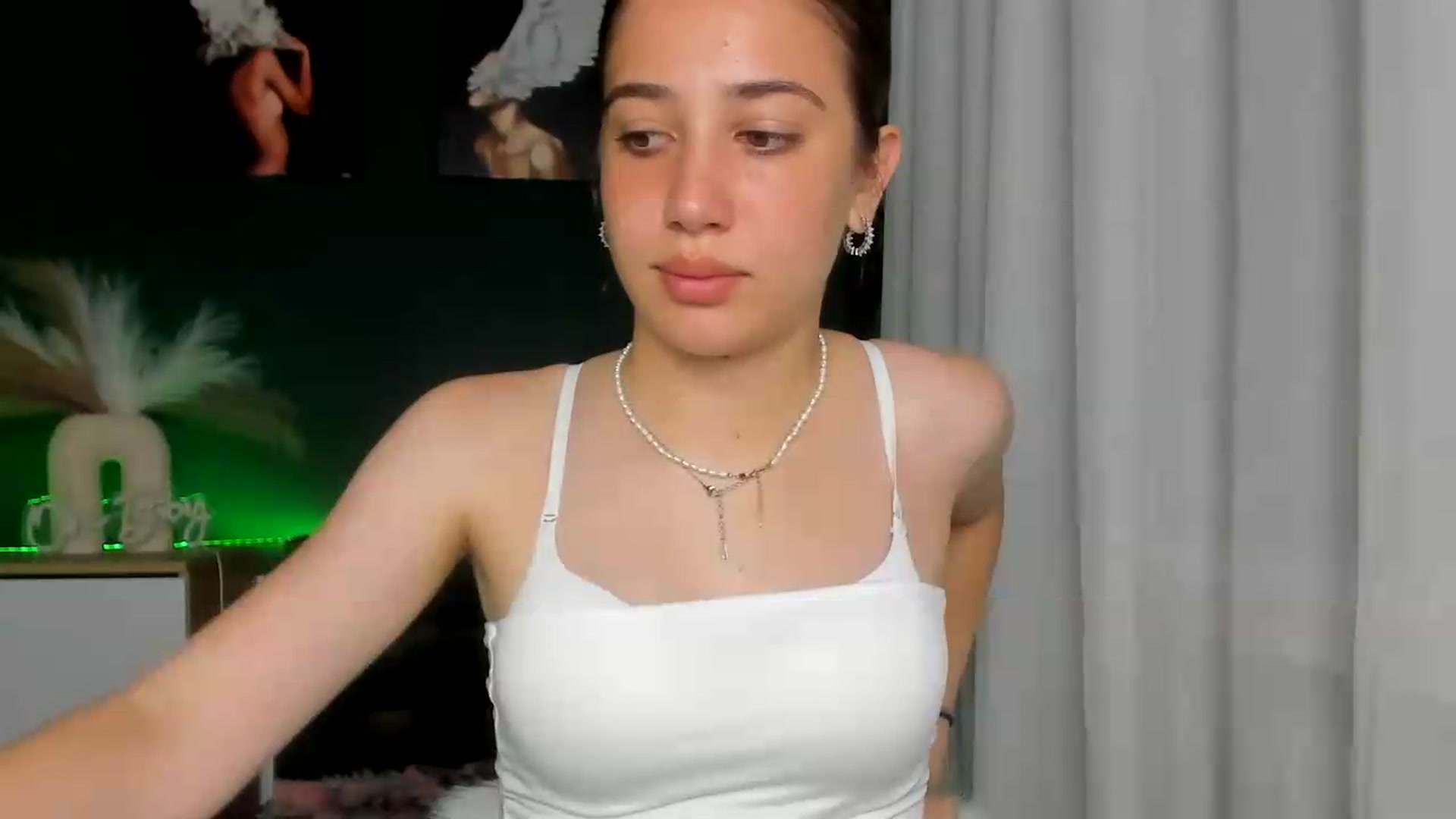 Gallery image thumbnail from AlexaPirs's myfreecams stream on, 06/24/2026, 14:17 image 2 of 20