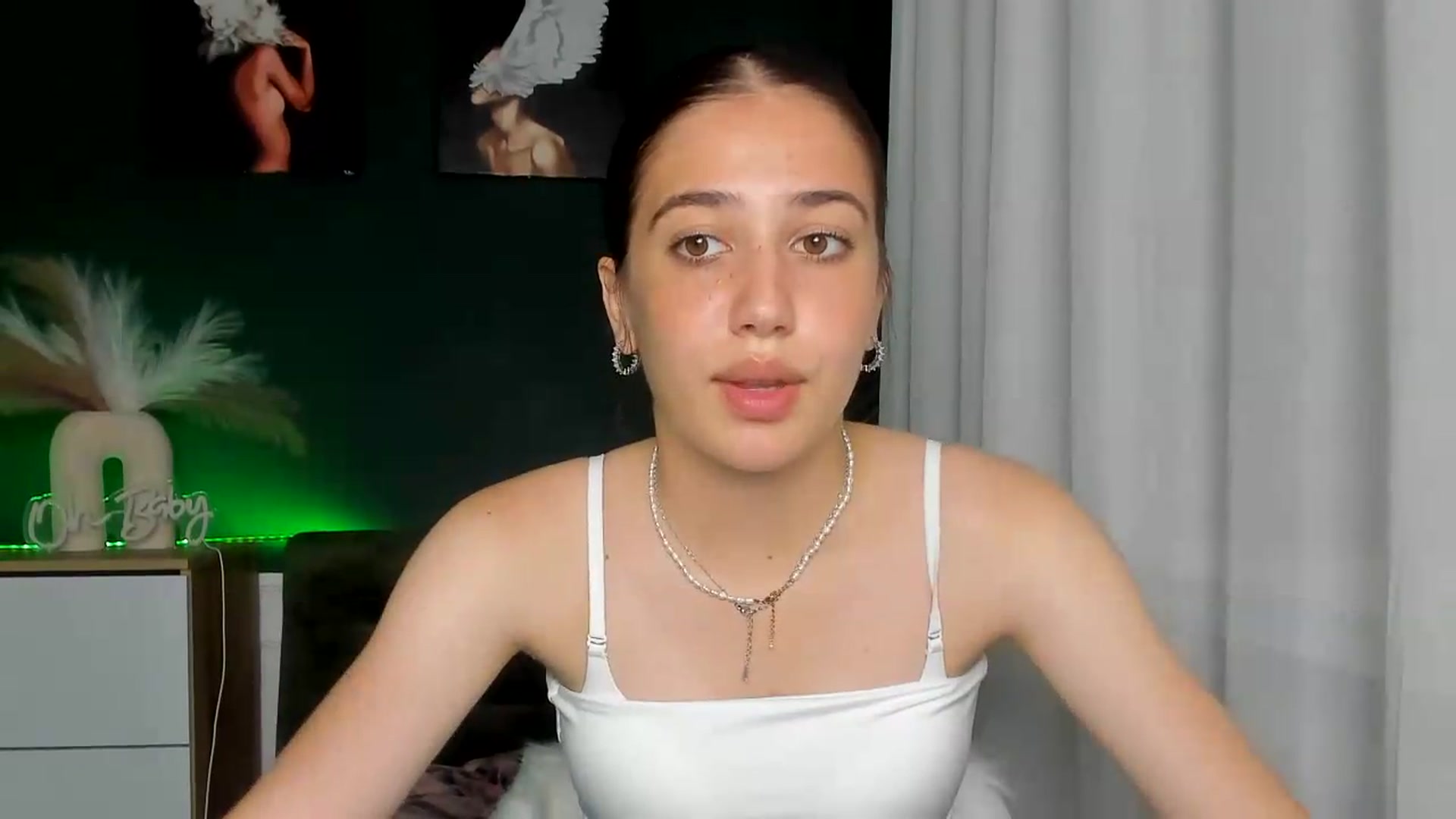 Gallery image thumbnail from AlexaPirs's myfreecams stream on, 06/24/2026, 14:17 image 15 of 20