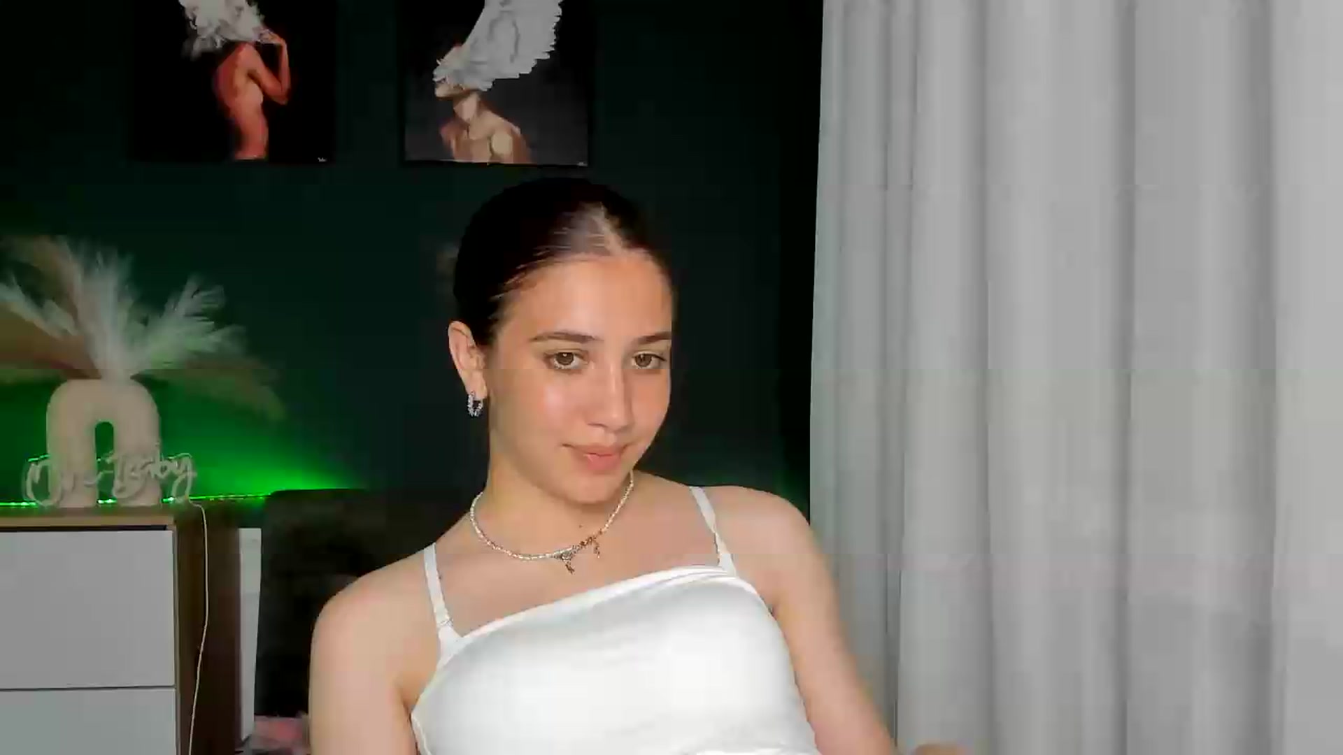 Gallery image thumbnail from AlexaPirs's myfreecams stream on, 06/24/2026, 14:17 image 9 of 20