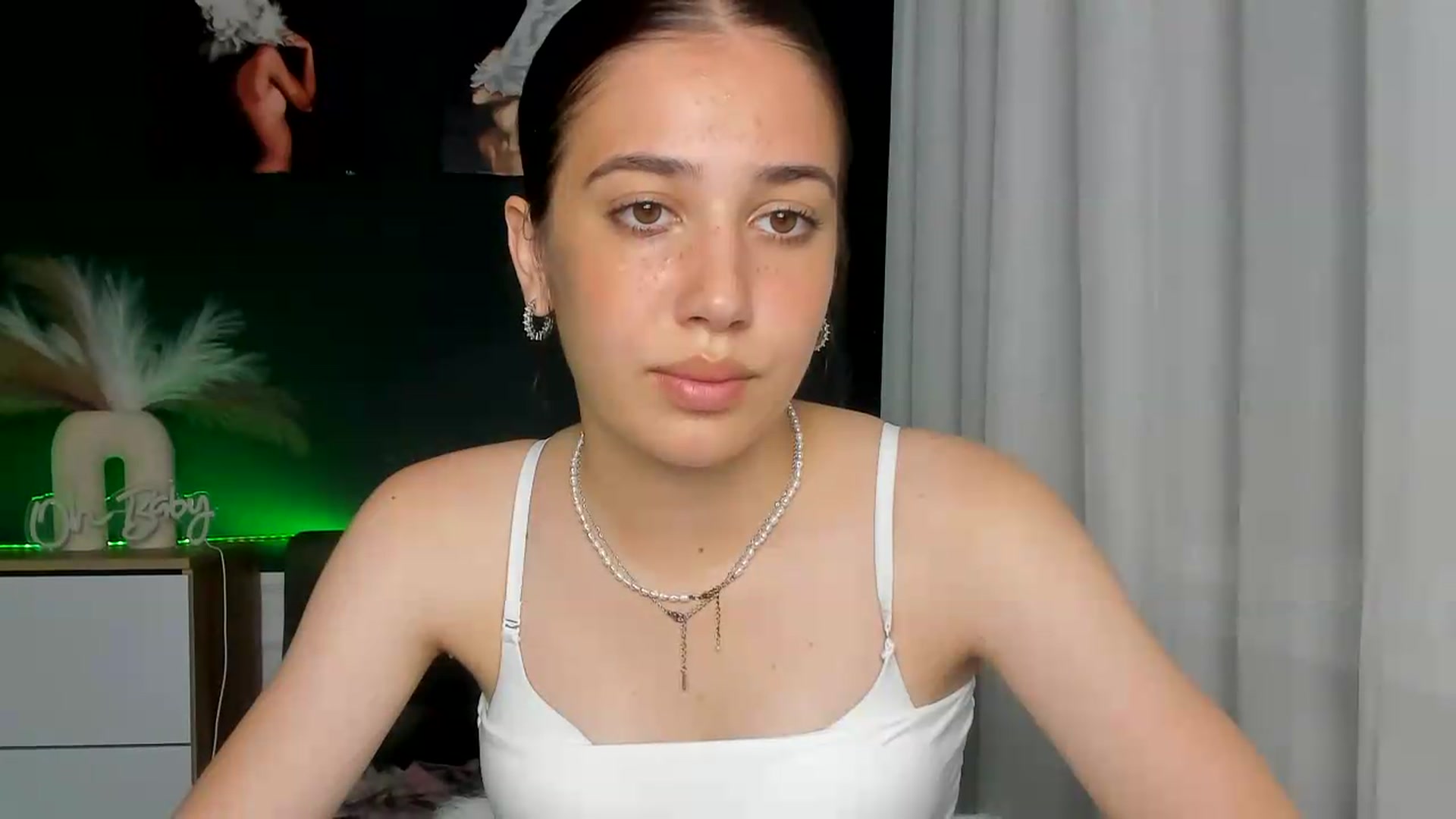 Gallery image thumbnail from AlexaPirs's myfreecams stream on, 06/24/2026, 14:17 image 3 of 20