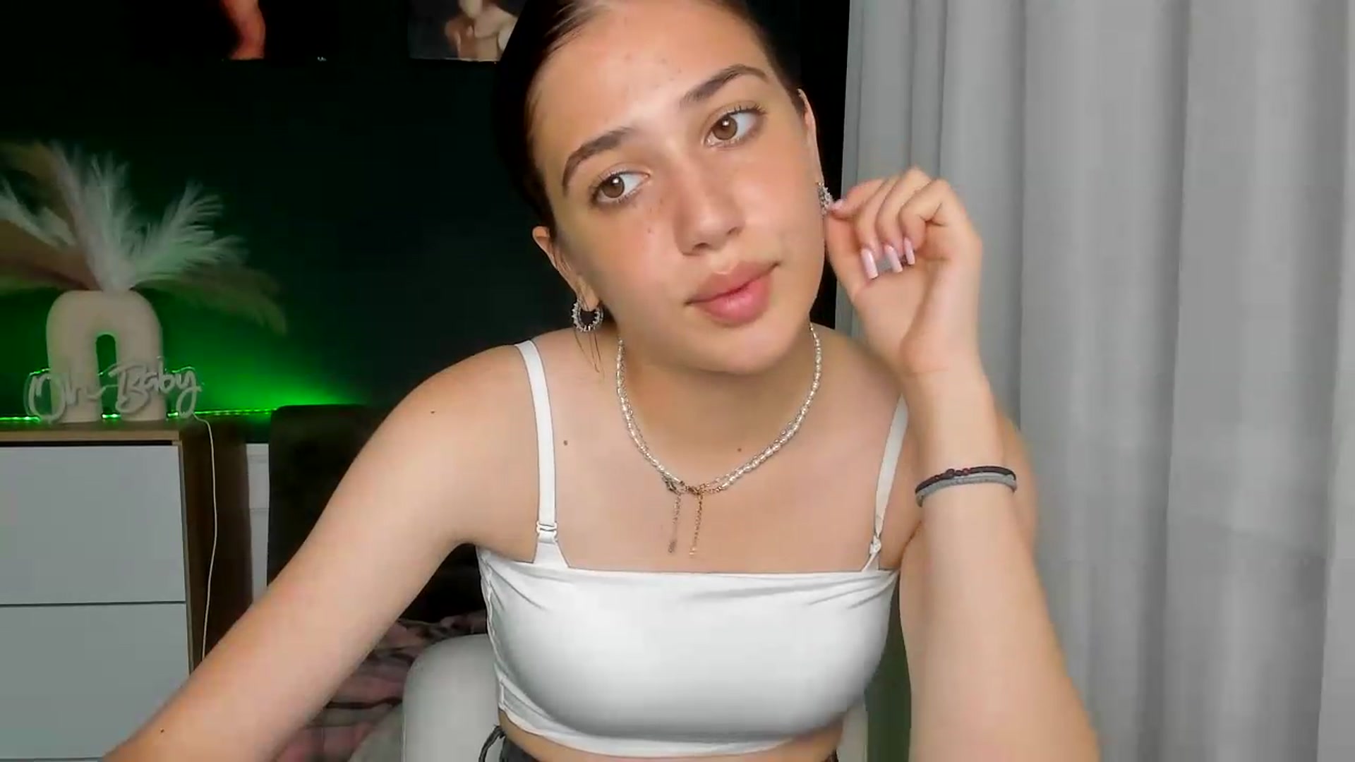 Gallery image thumbnail from AlexaPirs's myfreecams stream on, 06/24/2026, 16:07 image 13 of 20