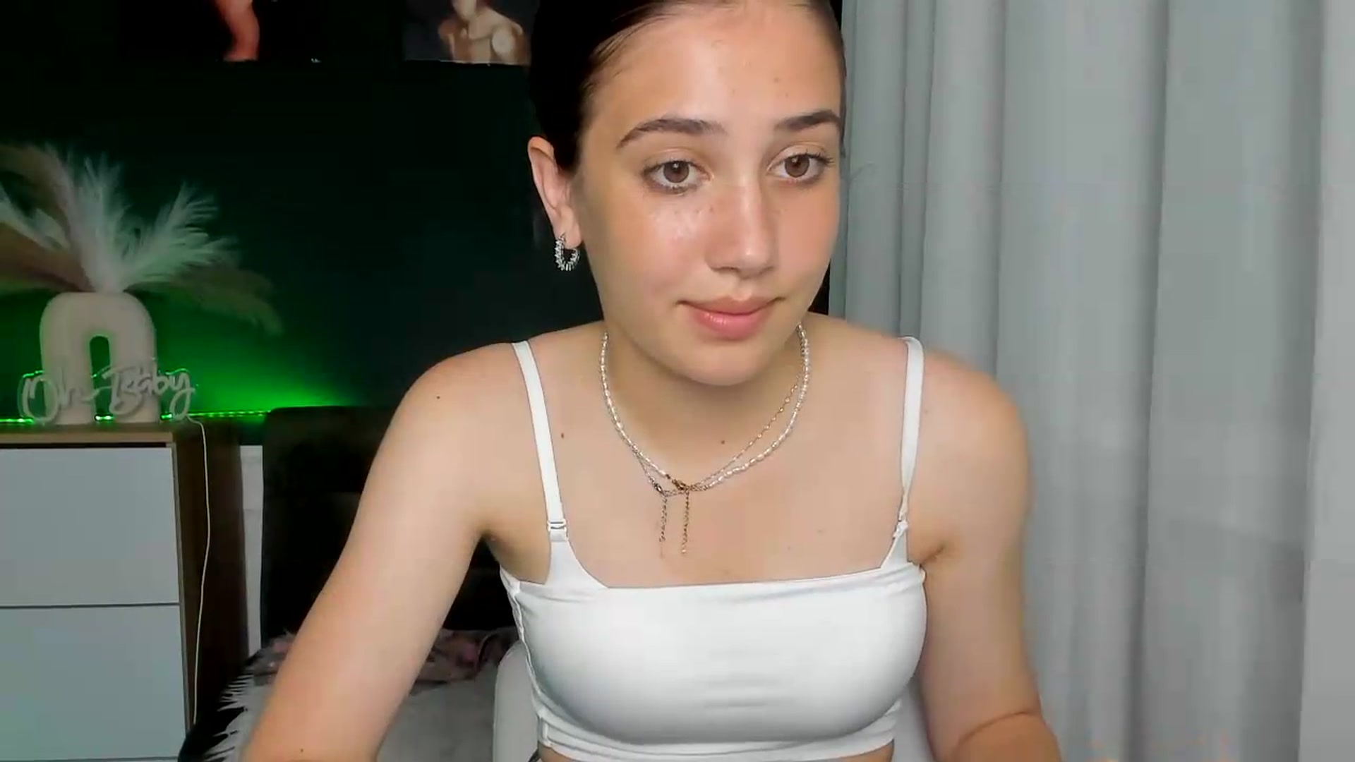 Gallery image thumbnail from AlexaPirs's myfreecams stream on, 06/24/2026, 16:30 image 15 of 20