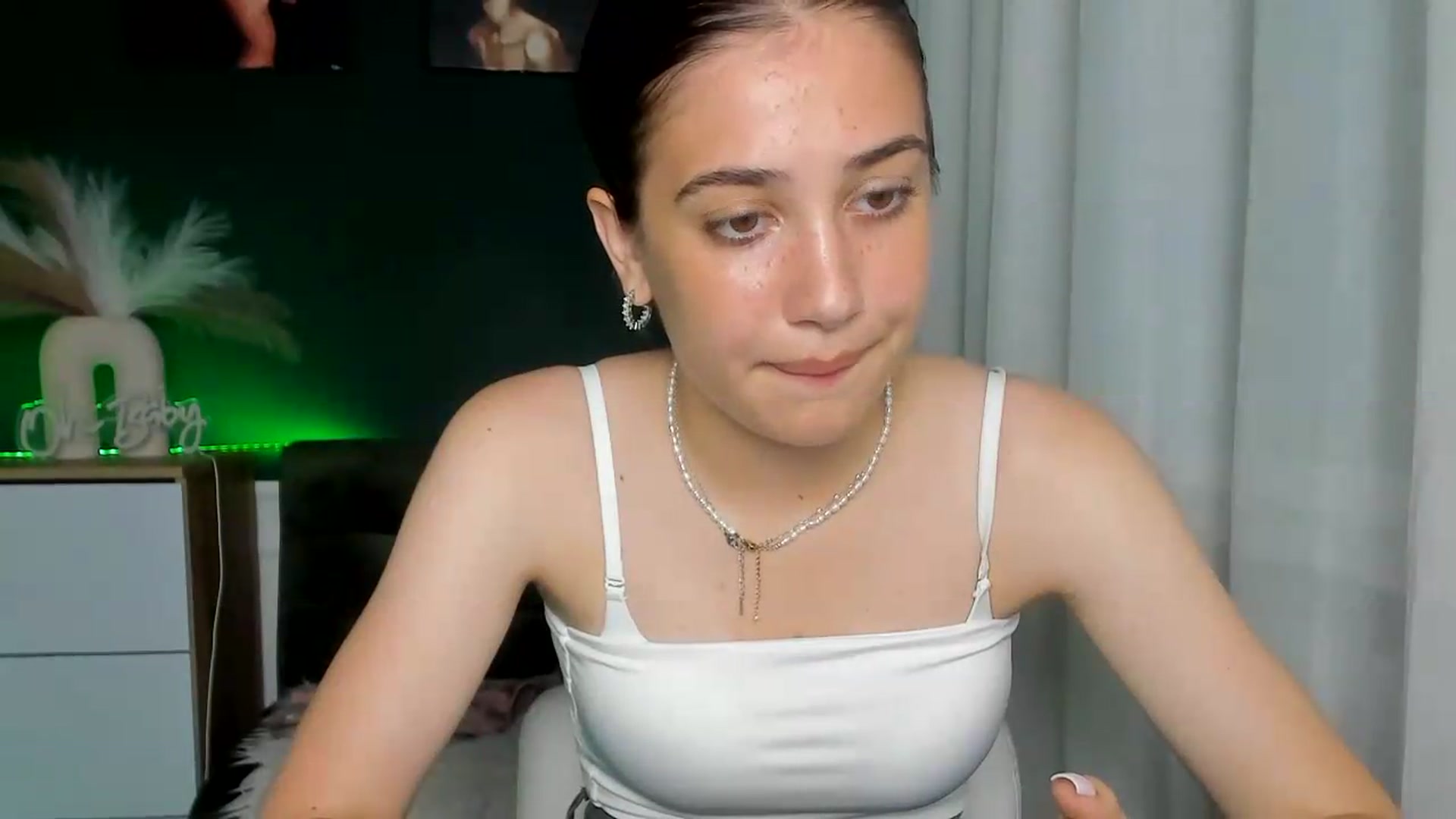 Gallery image thumbnail from AlexaPirs's myfreecams stream on, 06/24/2026, 16:30 image 12 of 20