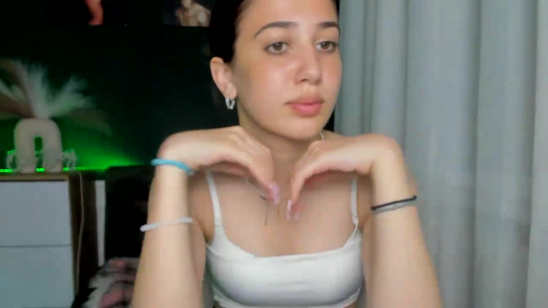 Gallery image thumbnail from AlexaPirs's myfreecams stream on, 06/24/2026, 16:30 image 19 of 20