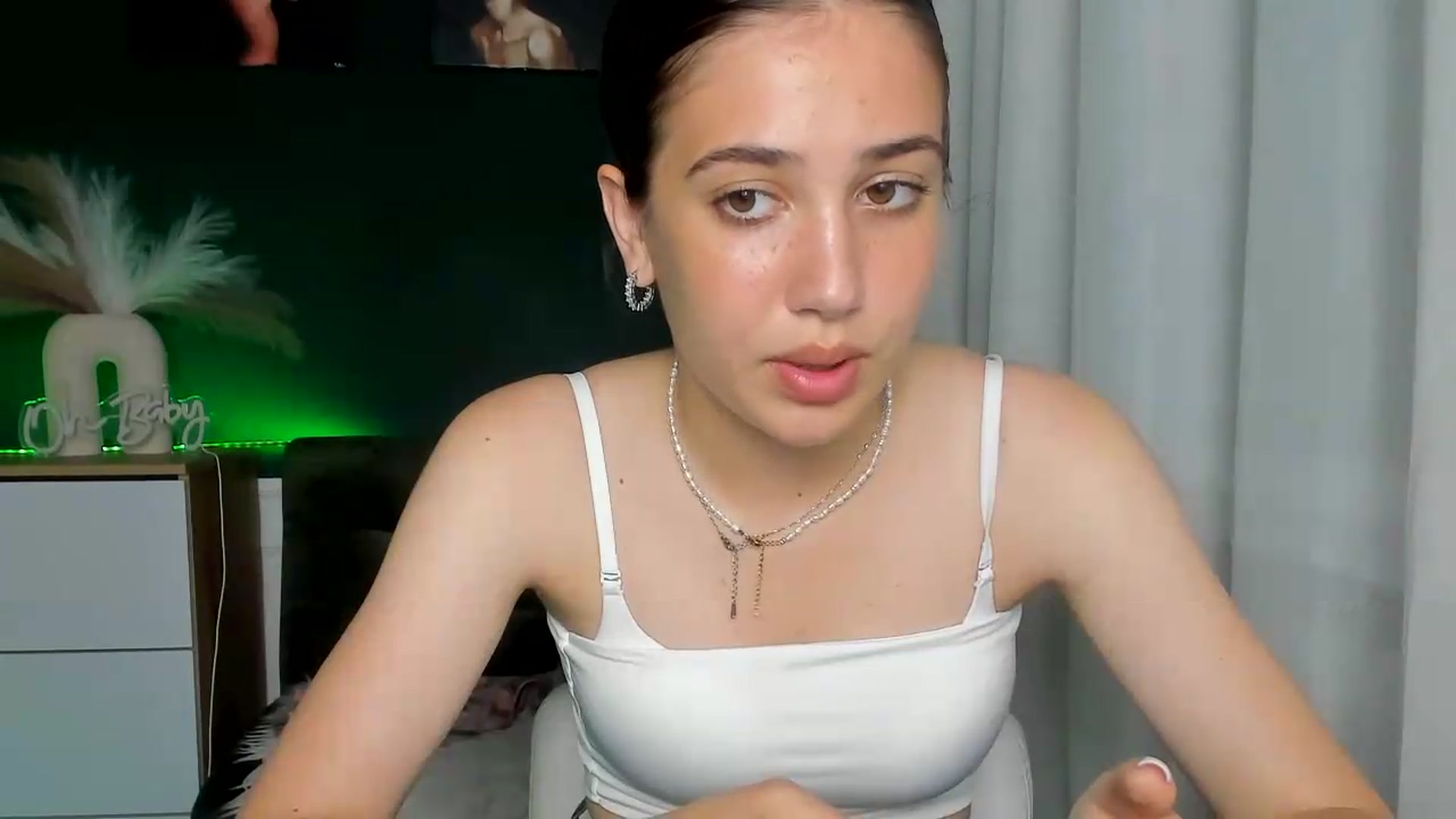 Gallery image thumbnail from AlexaPirs's myfreecams stream on, 06/24/2026, 16:30 image 17 of 20