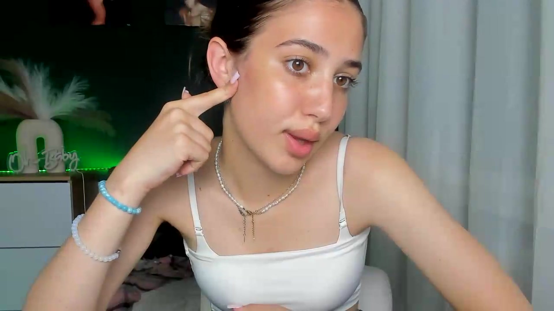 Gallery image thumbnail from AlexaPirs's myfreecams stream on, 06/24/2026, 16:30 image 14 of 20