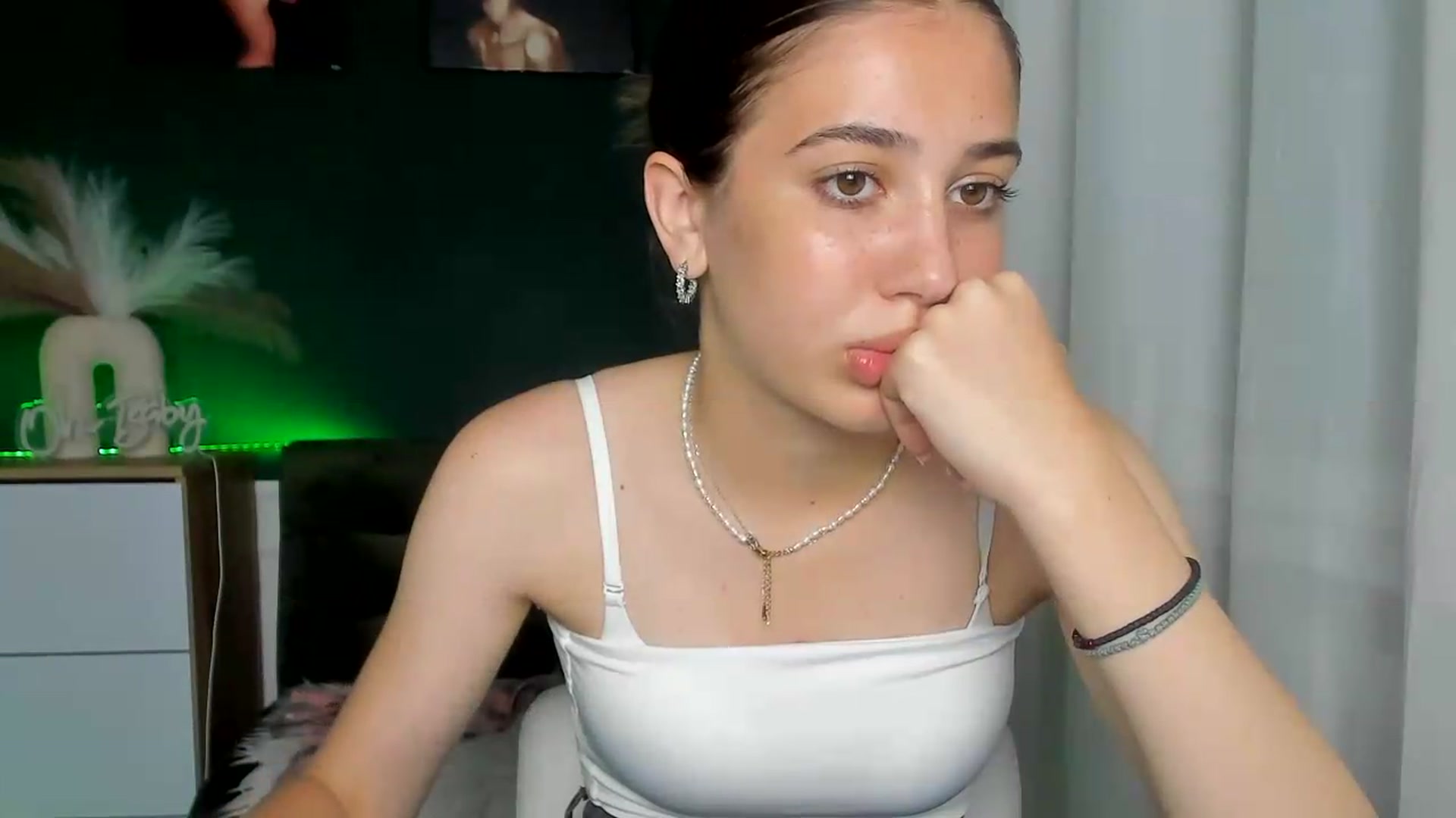 Gallery image thumbnail from AlexaPirs's myfreecams stream on, 06/24/2026, 16:30 image 11 of 20