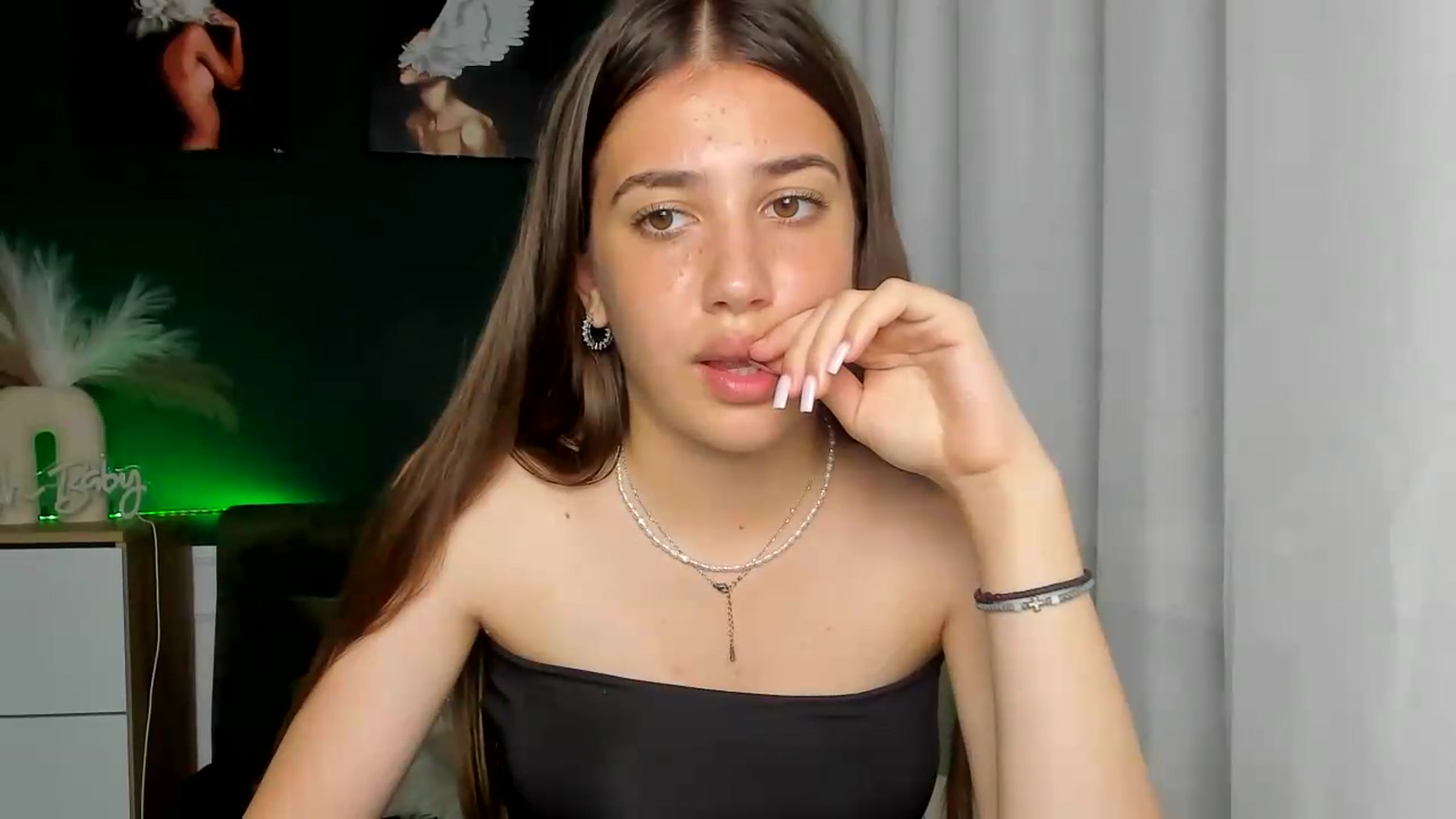 Gallery image thumbnail from AlexaPirs's myfreecams stream on, 06/25/2026, 16:51 image 10 of 20