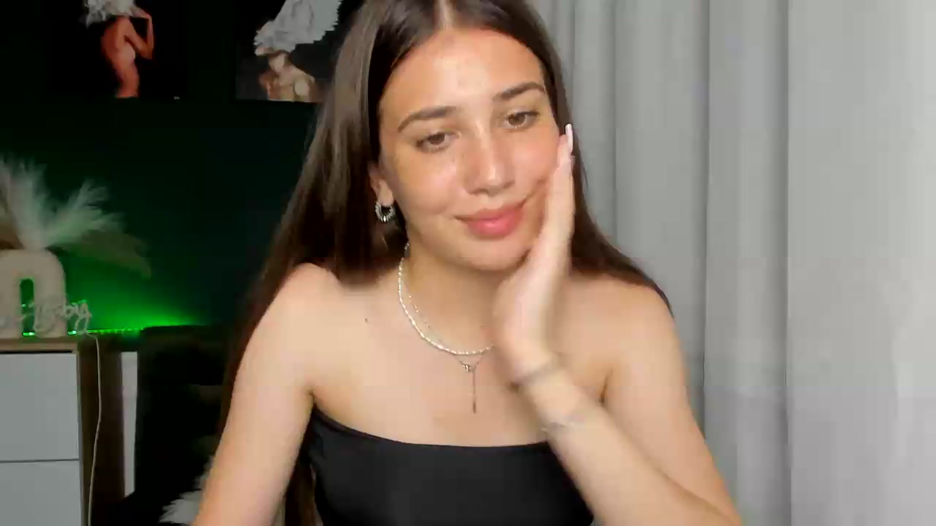 Gallery image thumbnail from AlexaPirs's myfreecams stream on, 06/25/2026, 16:51 image 2 of 20