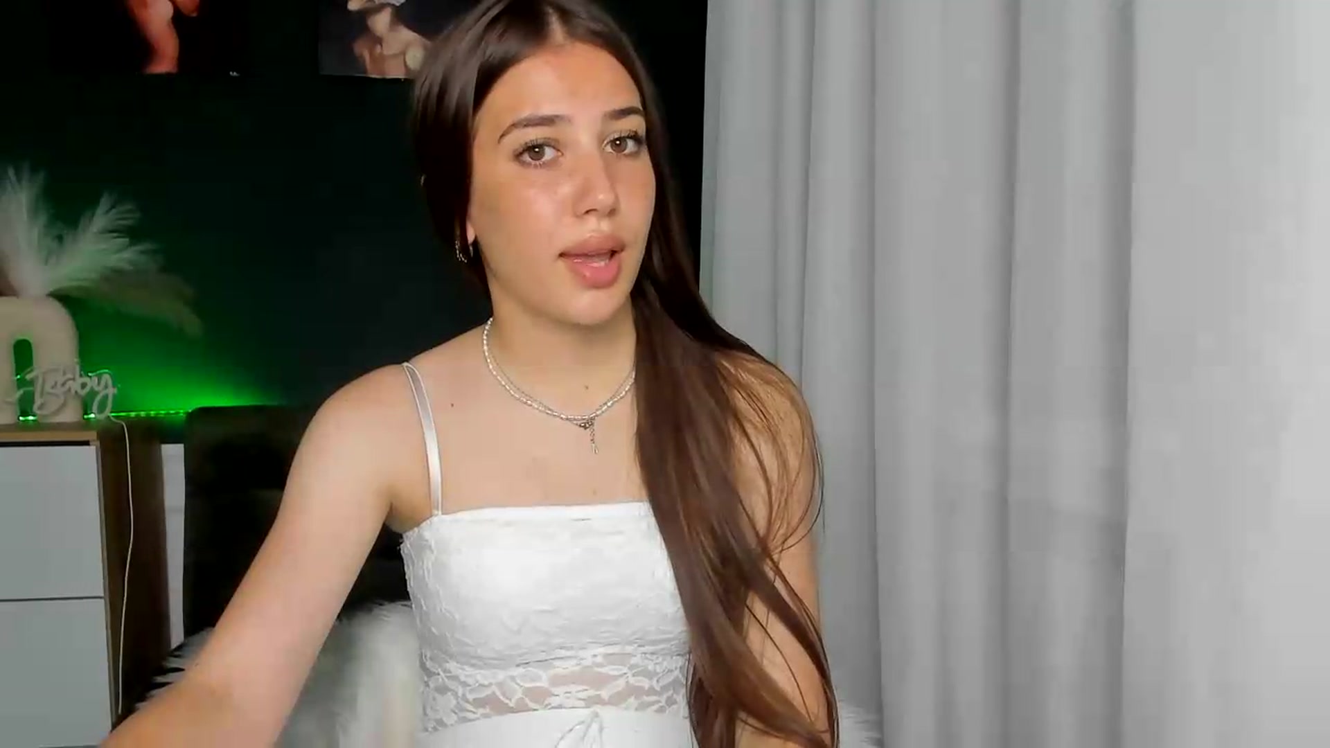 Gallery image thumbnail from AlexaPirs's myfreecams stream on, 06/26/2026, 13:38 image 8 of 20