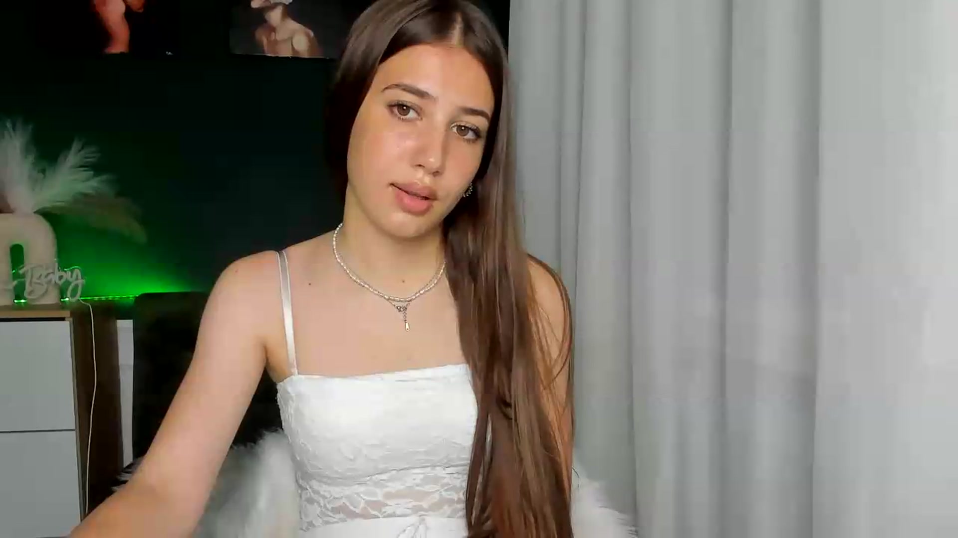 Gallery image thumbnail from AlexaPirs's myfreecams stream on, 06/26/2026, 13:38 image 12 of 20