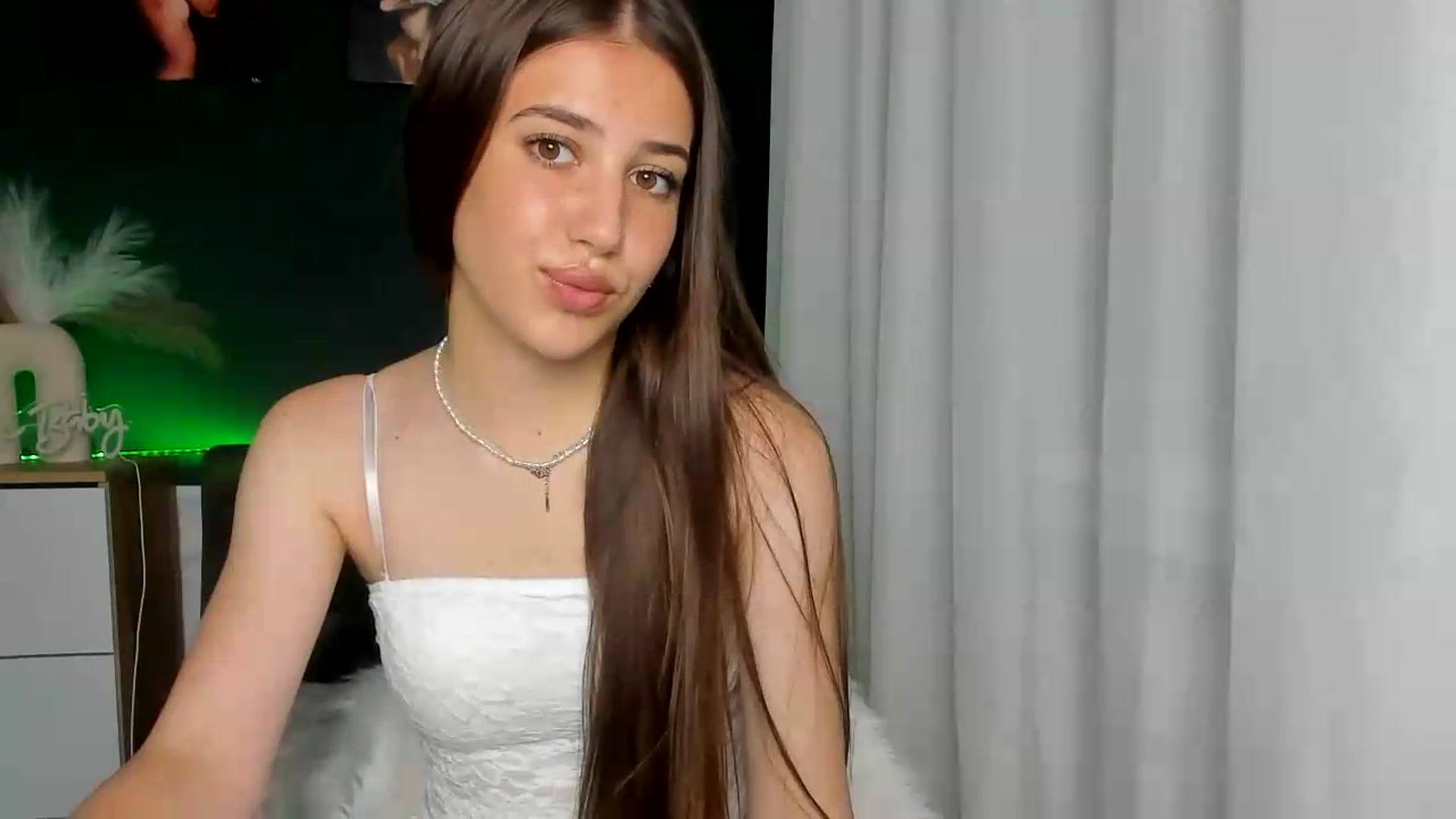 Gallery image thumbnail from AlexaPirs's myfreecams stream on, 06/26/2026, 13:38 image 4 of 20