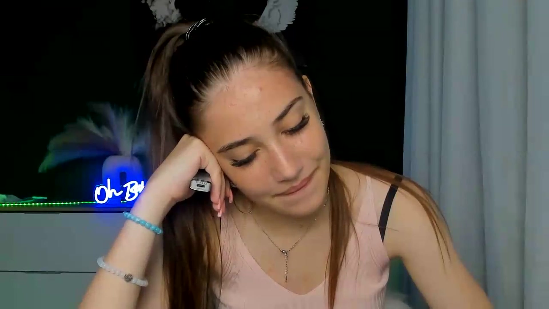 Gallery image thumbnail from AlexaPirs's myfreecams stream on, 06/30/2026, 14:46 image 15 of 20