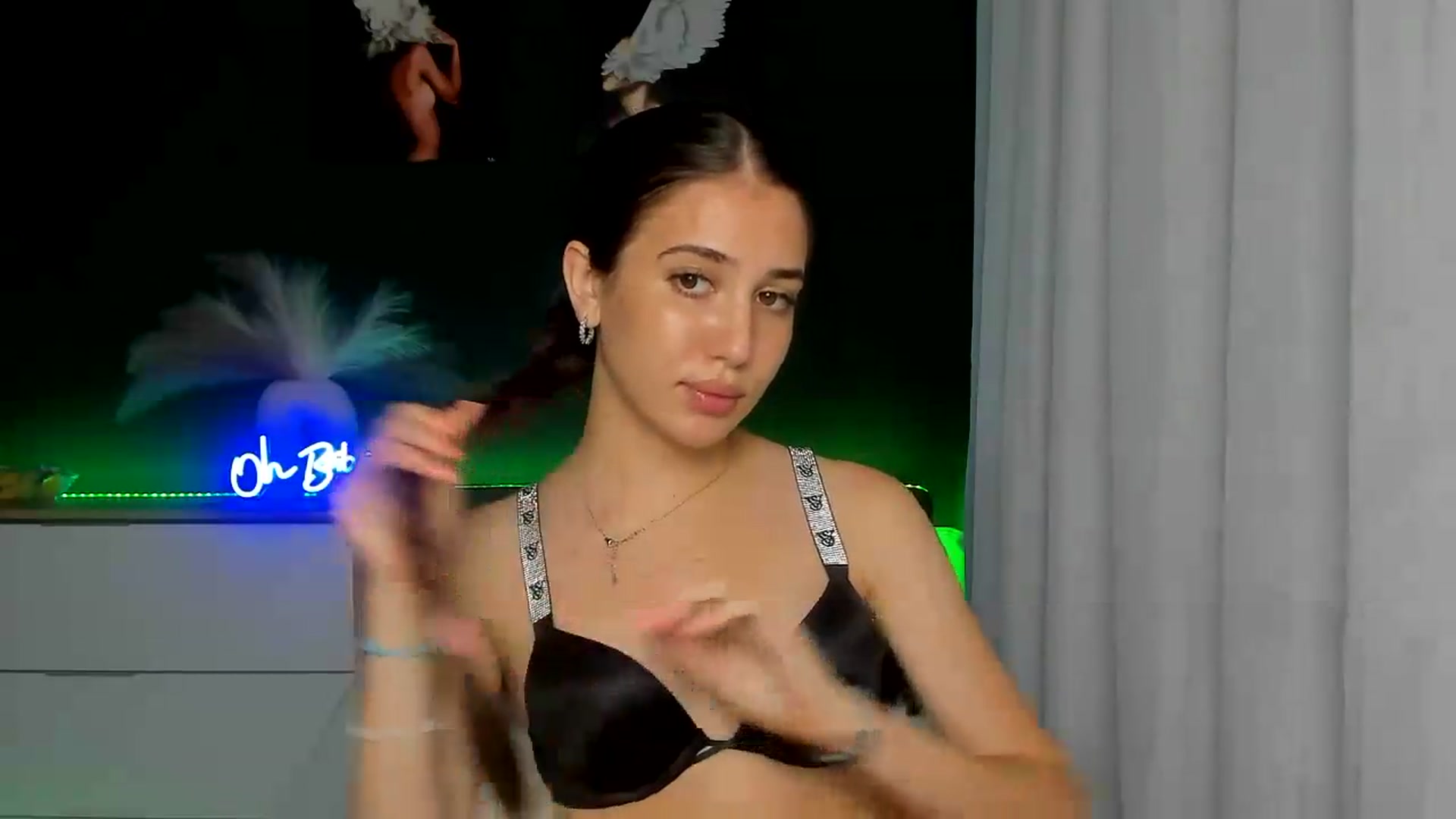 Gallery image thumbnail from AlexaPirs's myfreecams stream on, 07/15/2026, 14:52 image 14 of 20