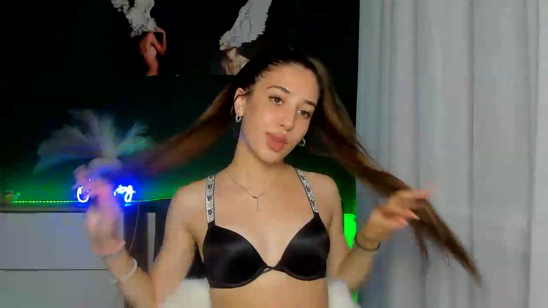 Gallery image thumbnail from AlexaPirs's myfreecams stream on, 07/16/2026, 13:33 image 10 of 20