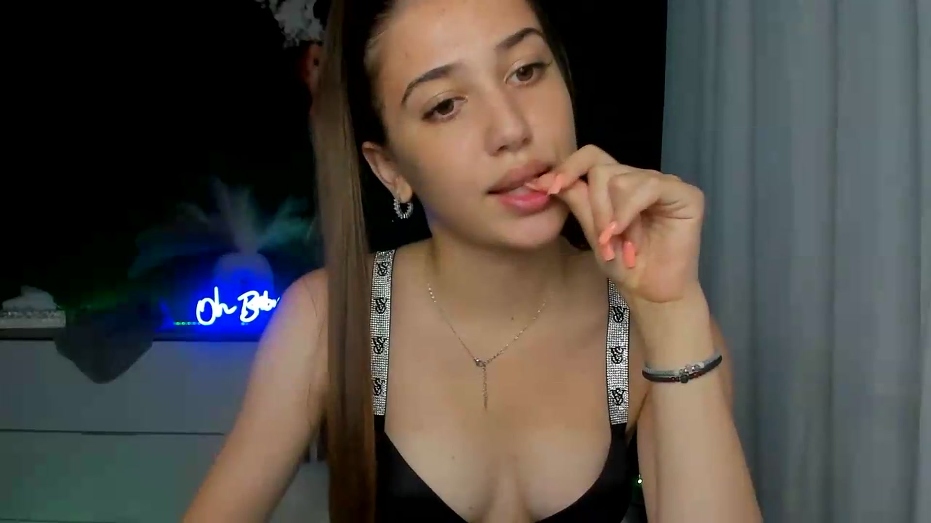 Gallery image thumbnail from AlexaPirs's myfreecams stream on, 07/17/2026, 14:10 image 17 of 20