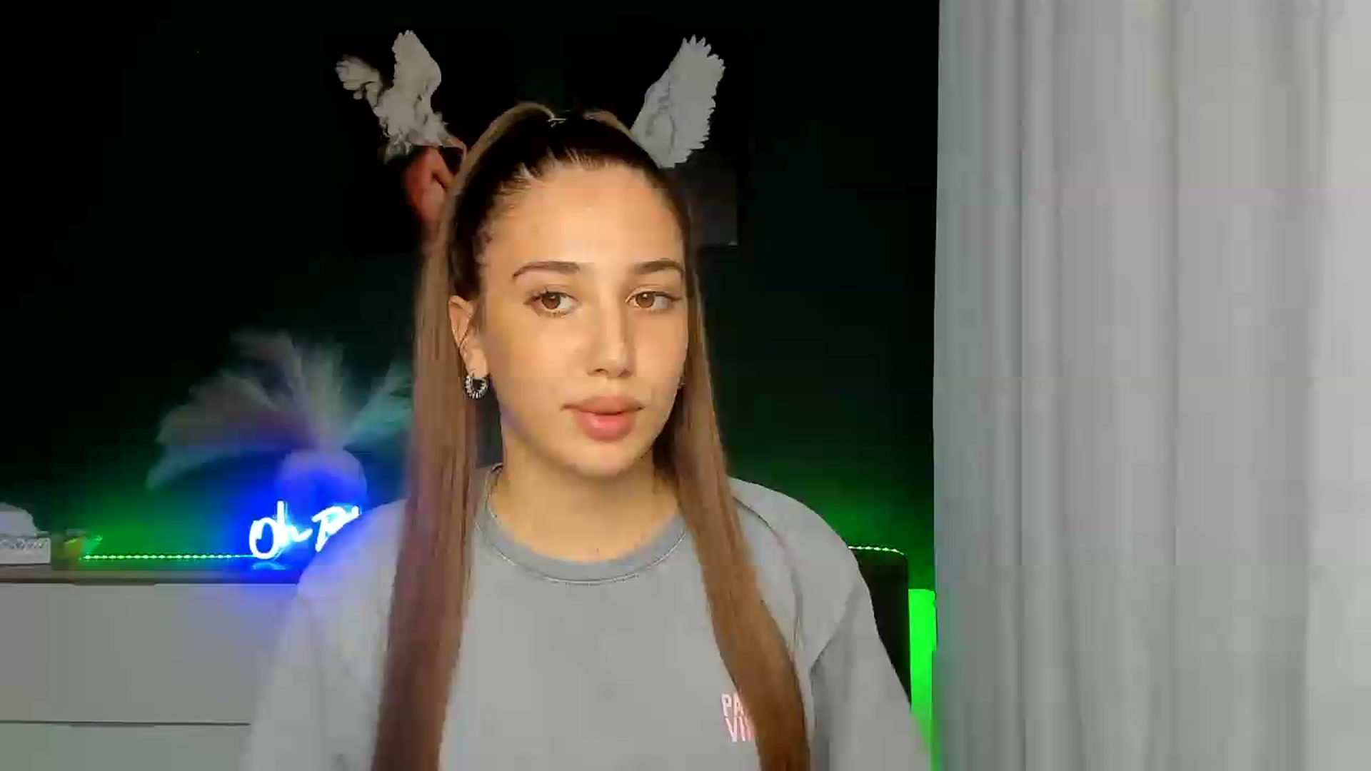 Gallery image thumbnail from AlexaPirs's myfreecams stream on, 07/17/2026, 16:47 image 1 of 20