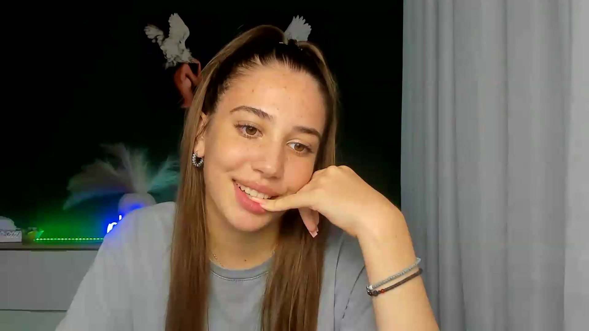 Gallery image thumbnail from AlexaPirs's myfreecams stream on, 07/17/2026, 16:47 image 11 of 20