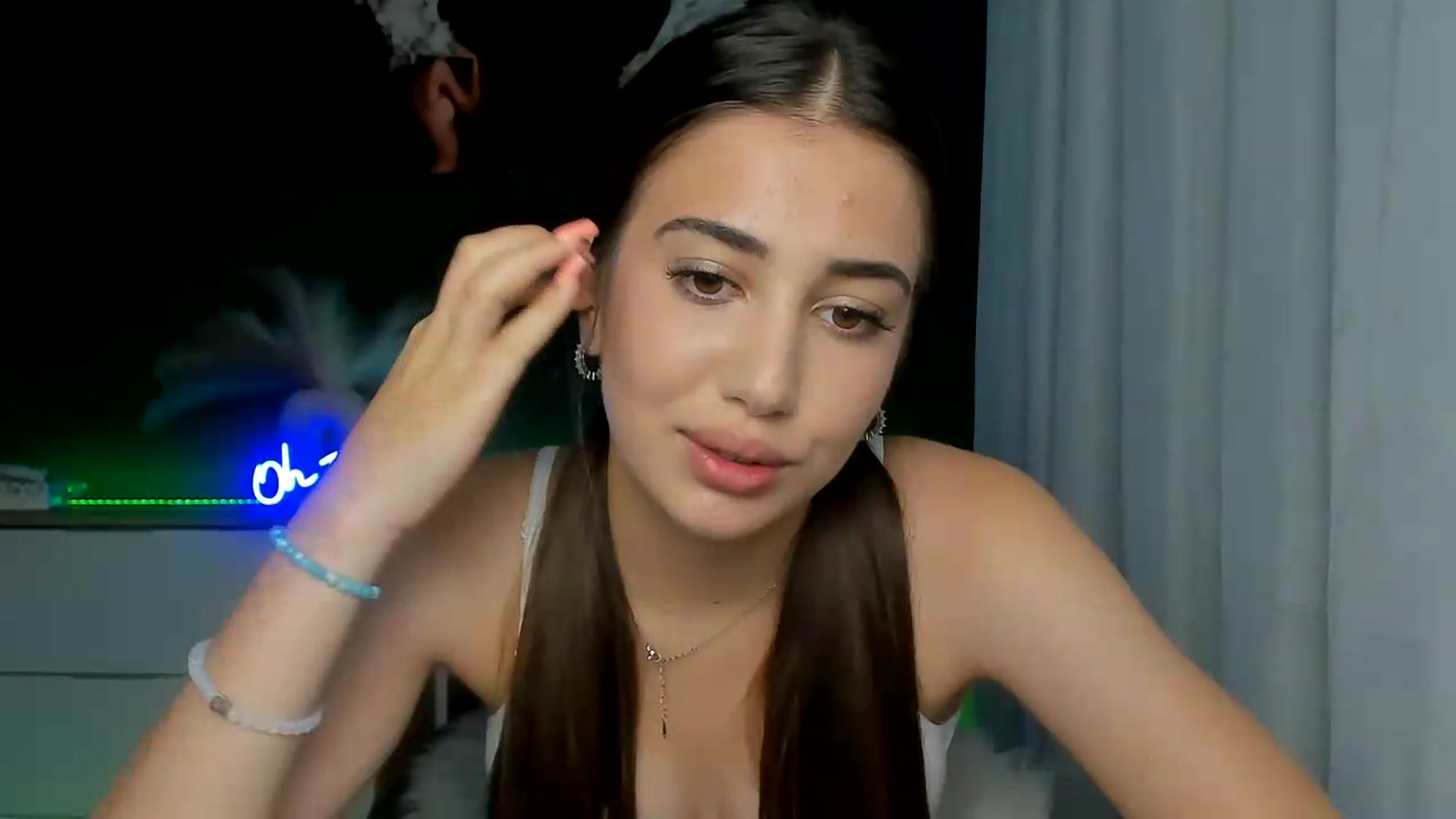 Gallery image thumbnail from AlexaPirs's myfreecams stream on, 07/20/2026, 16:48 image 5 of 20