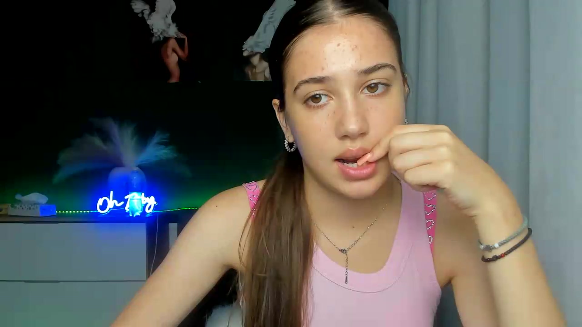 Gallery image thumbnail from AlexaPirs's myfreecams stream on, 07/27/2026, 14:01 image 6 of 20